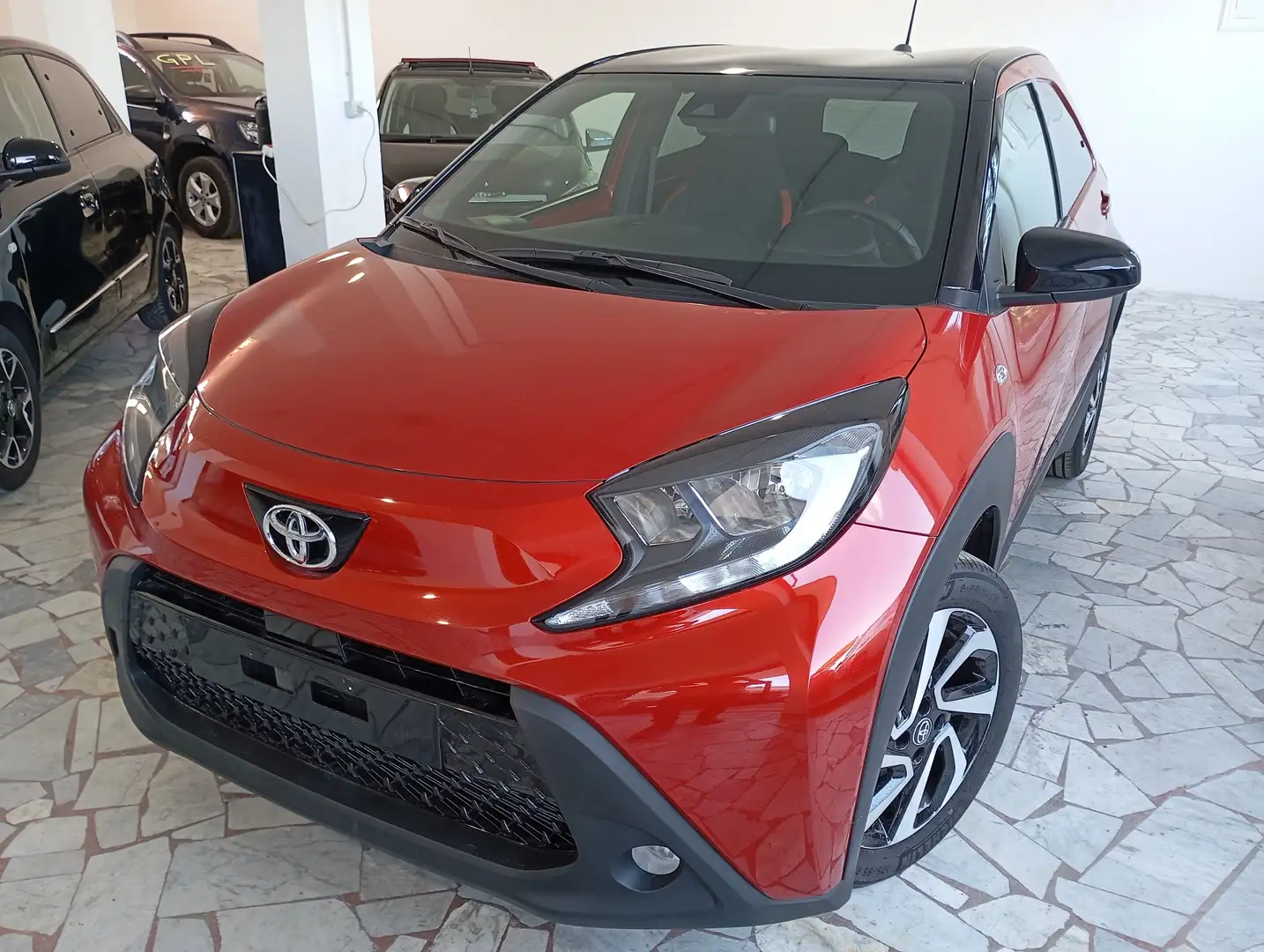 Toyota Aygo X 5P 1.0 VVT-i 72CV Trend Rosso - 1