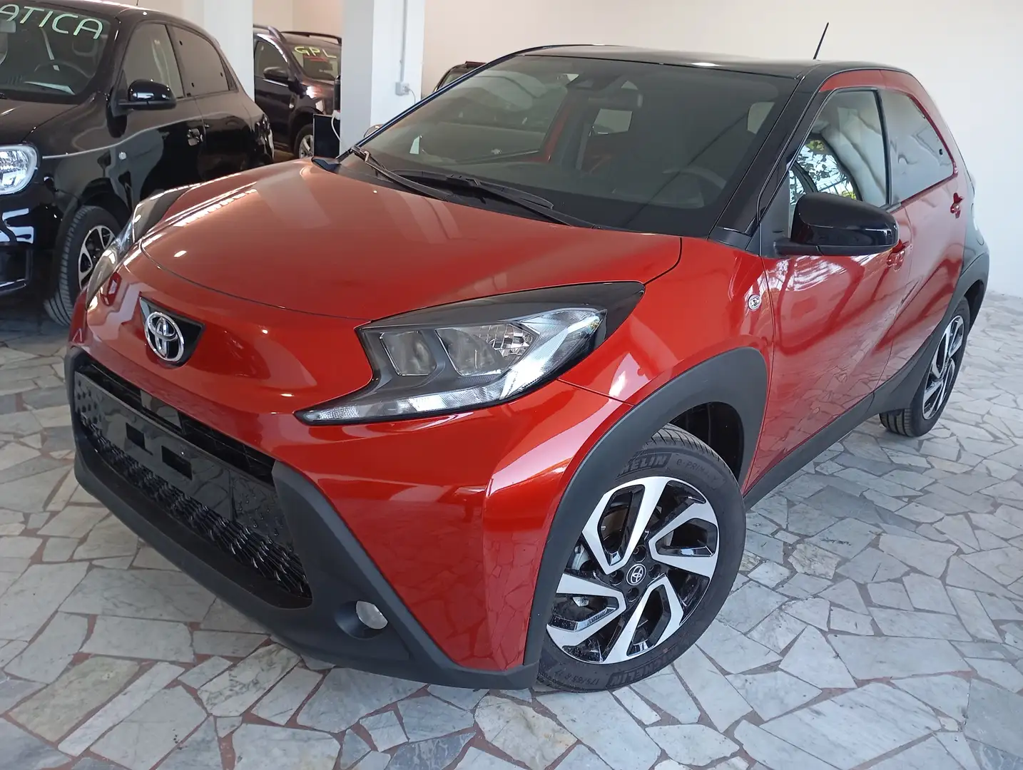 Toyota Aygo X 5P 1.0 VVT-i 72CV Trend Rosso - 2