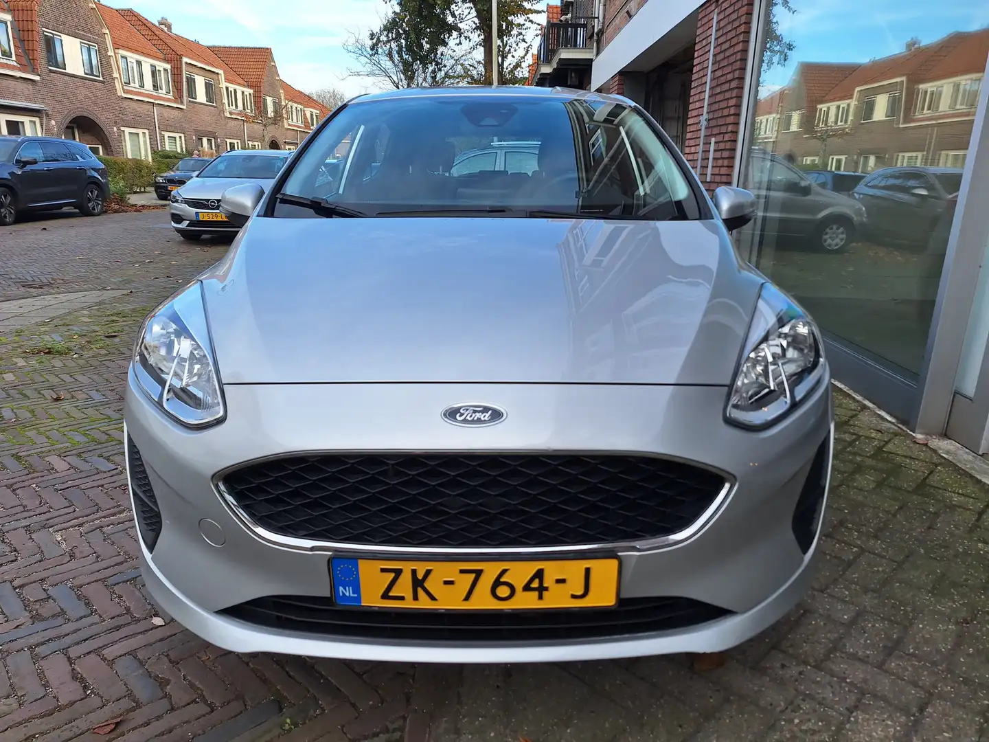 Ford Fiesta 1.1 Trend 5Drs /Navi/Apple/Android/Airco/Garantie Gris - 2