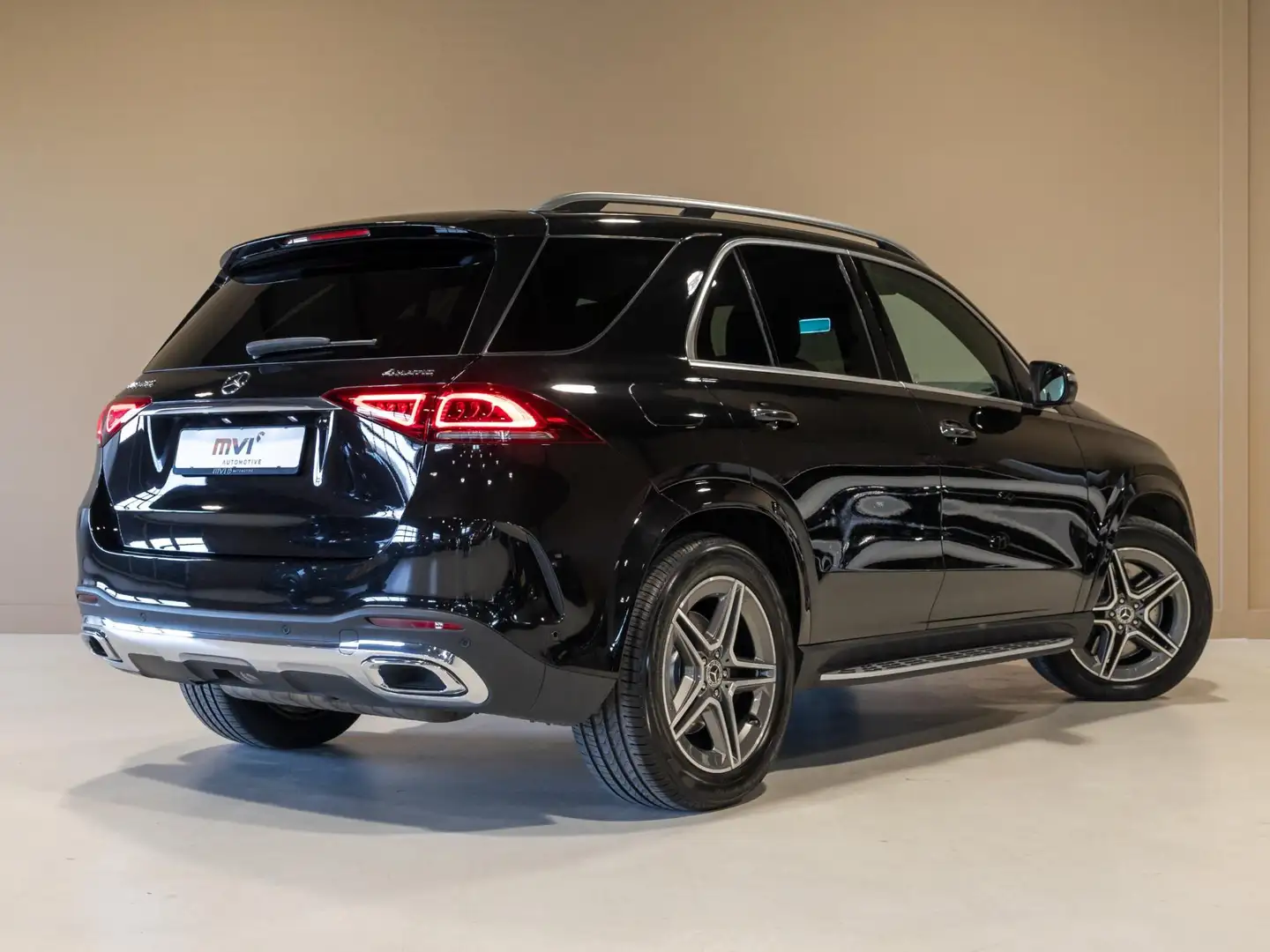 Mercedes-Benz GLE 450 4MATIC Line: AMG Premium Plus / 367pk / Panorama d Negru - 2