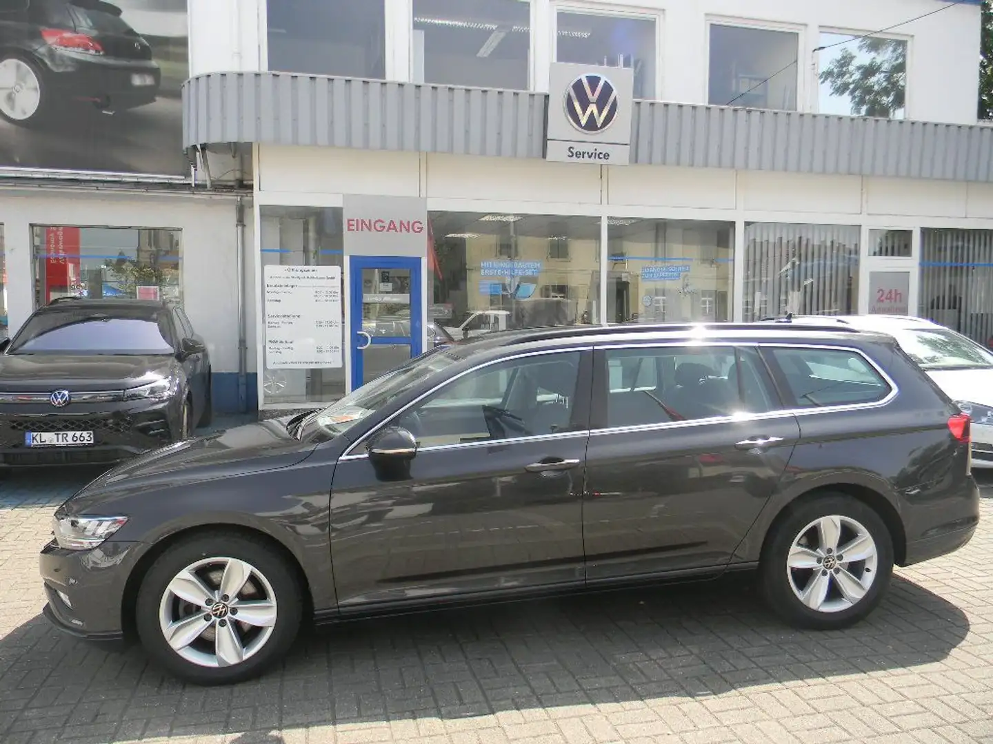 Volkswagen Passat Variant Business 4Motion 2,0 TDI DSG AHK Grijs - 1