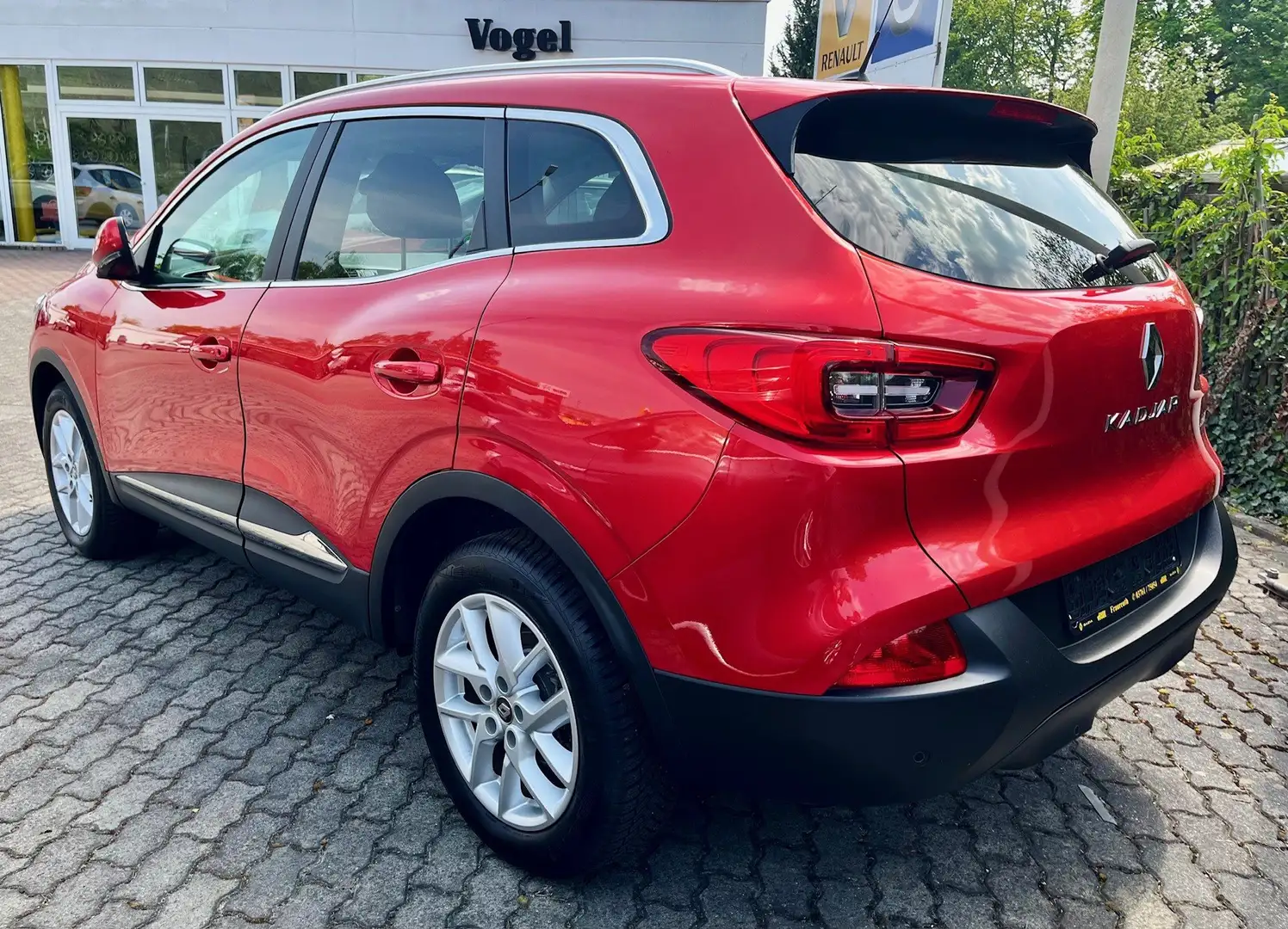 Renault Kadjar Collection / NAVI / Winterpaket / PDC vorn+hinten Červená - 1