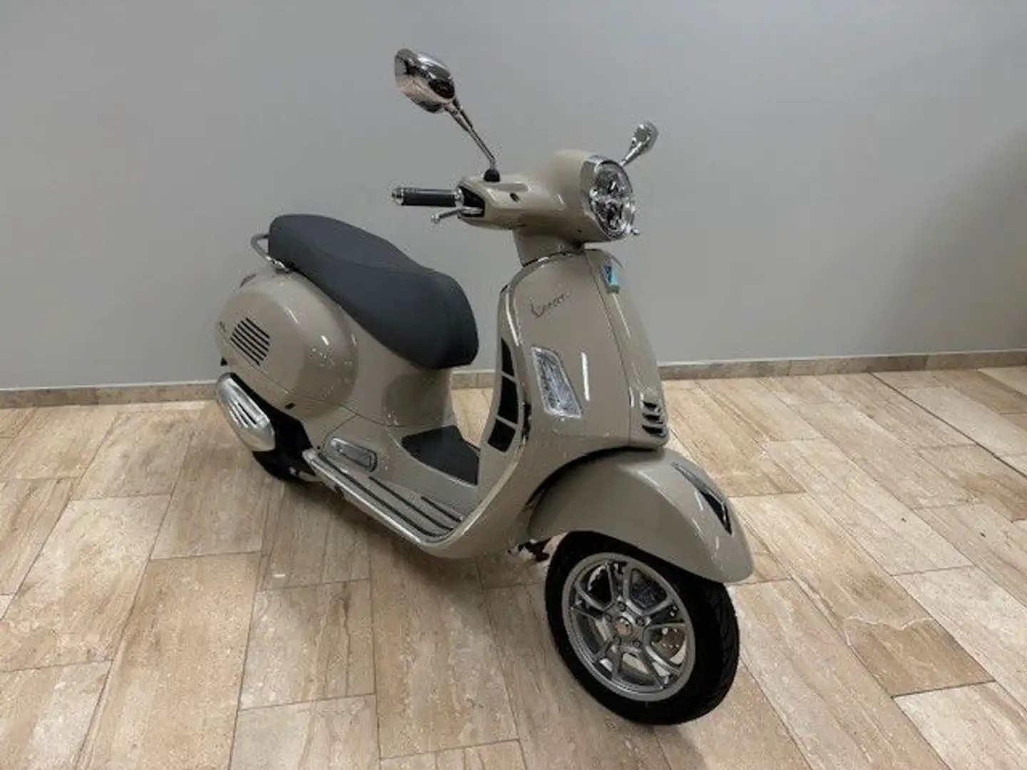 Vespa GTS 125 E5+ Norm ---- Beige - 1