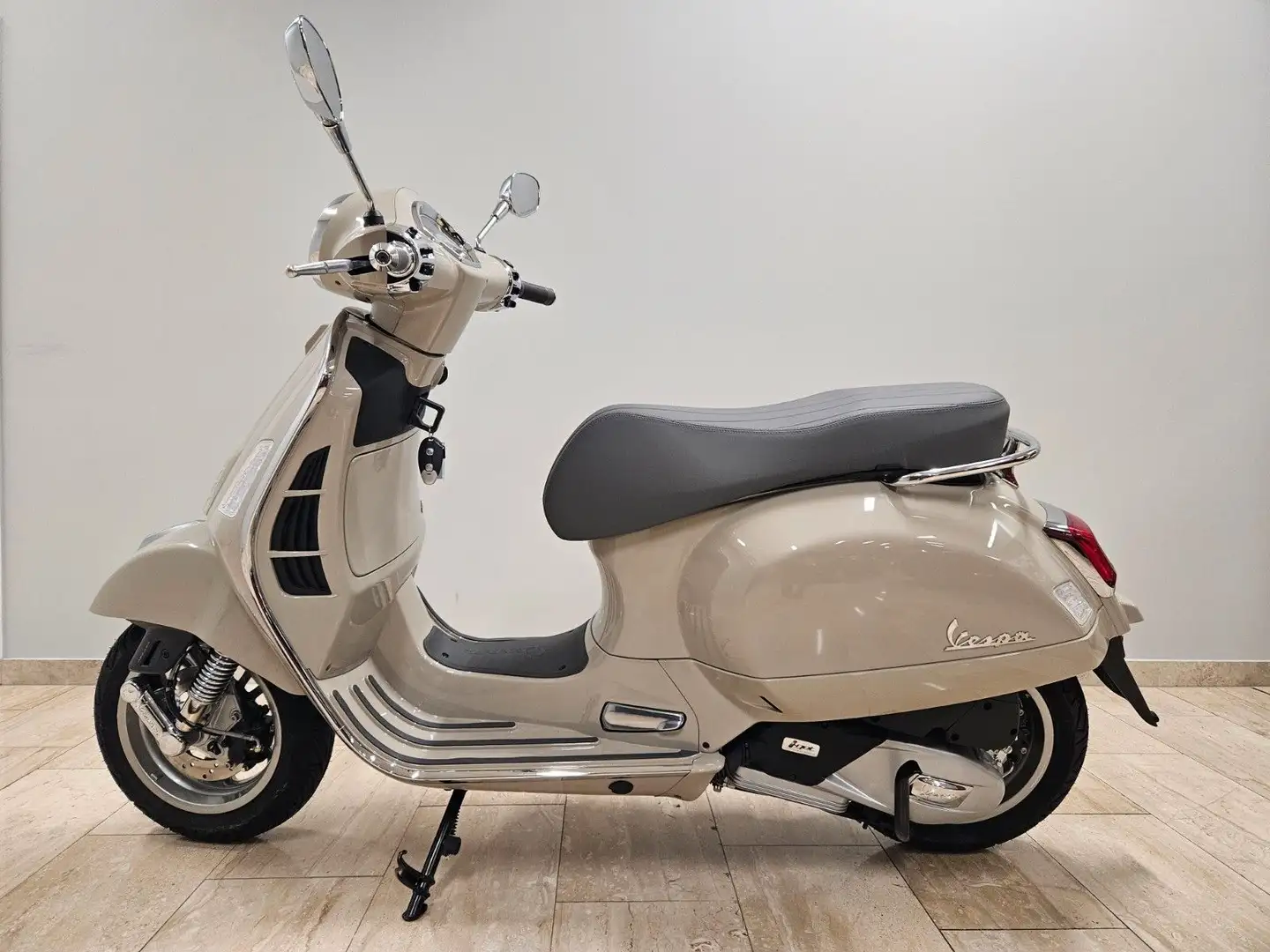 Vespa GTS 125 E5+ Norm ---- Beige - 2