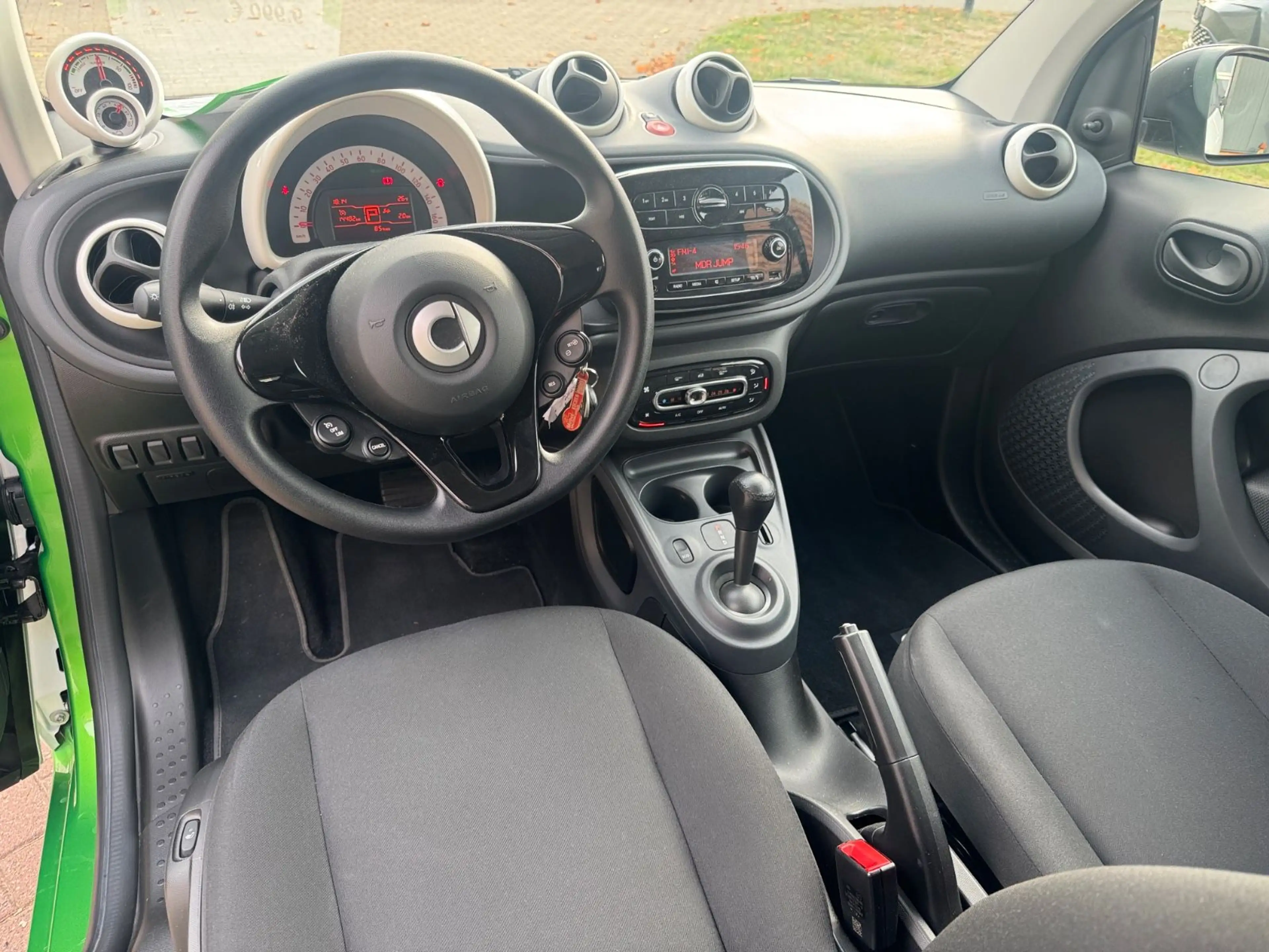 smart forTwo fortwo coupe electric drive / EQ — photo 12