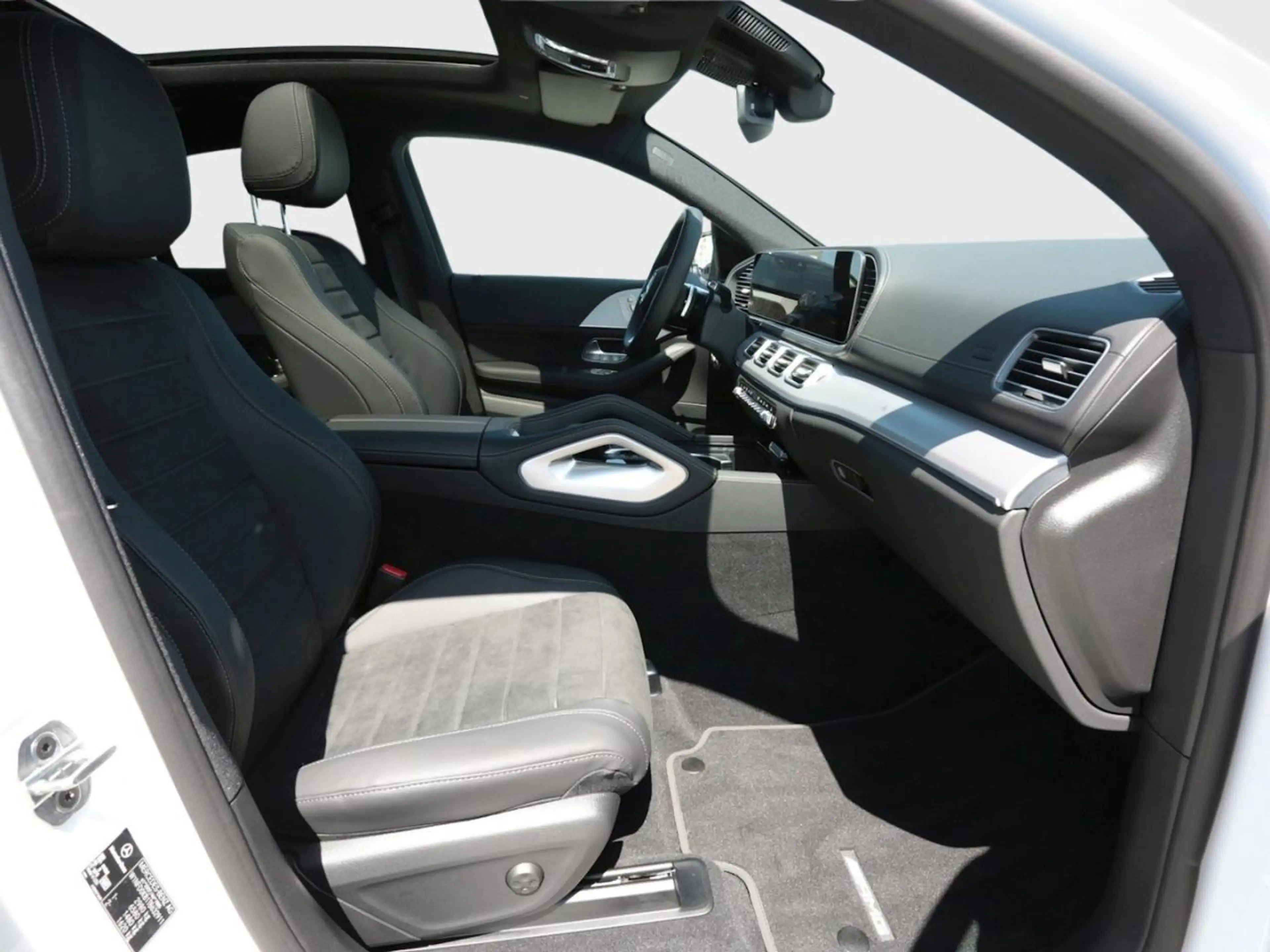 Mercedes-Benz GLE 300 d 4MATIC Coupé AMG Night Panorama AHK 360° — photo 8