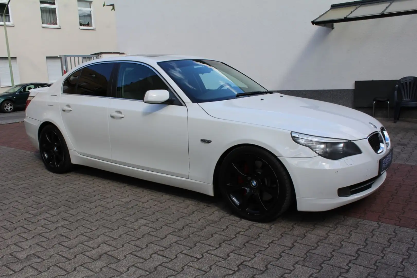 BMW 550 i ( Navi / Schiebedach / Standheizung ) Bianco - 2