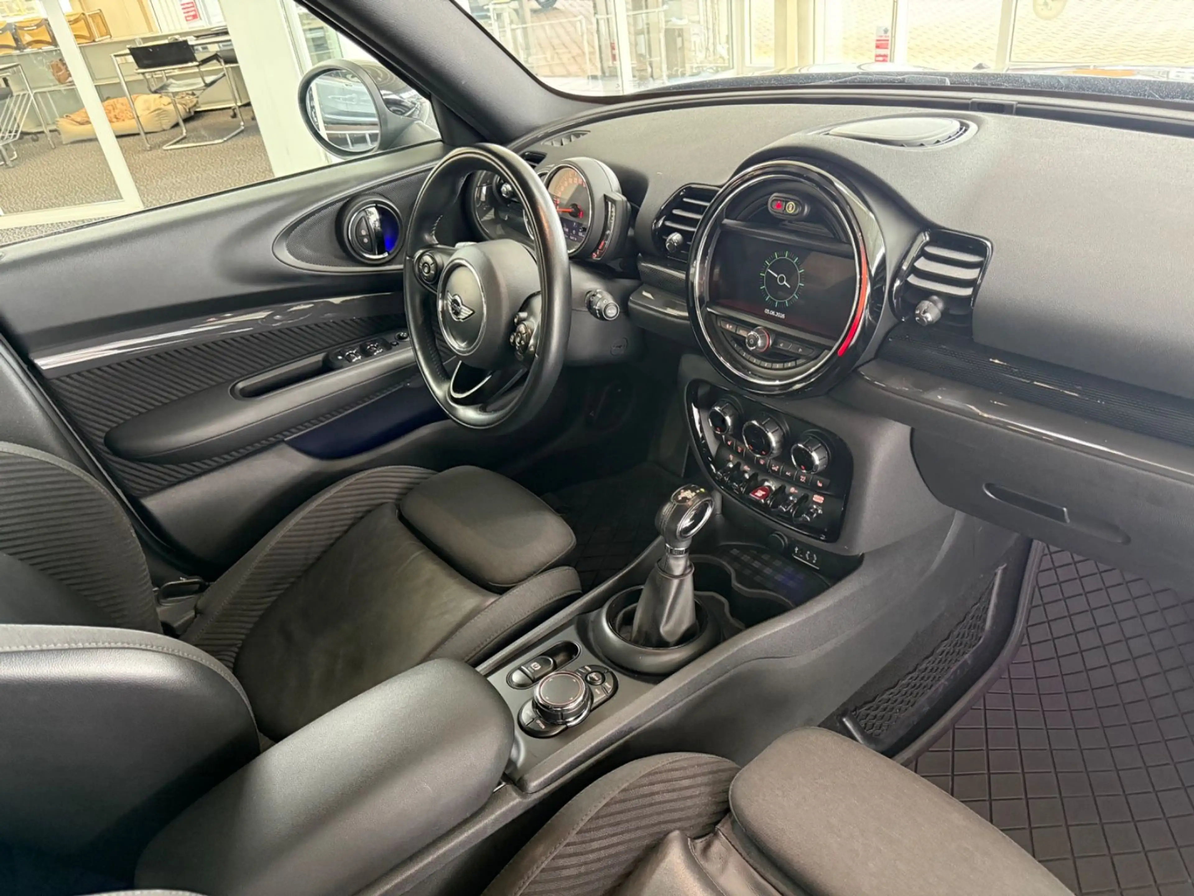 MINI Cooper S Clubman AUT./LED/NAVI/PDC V-H/KEYLESS — photo 8