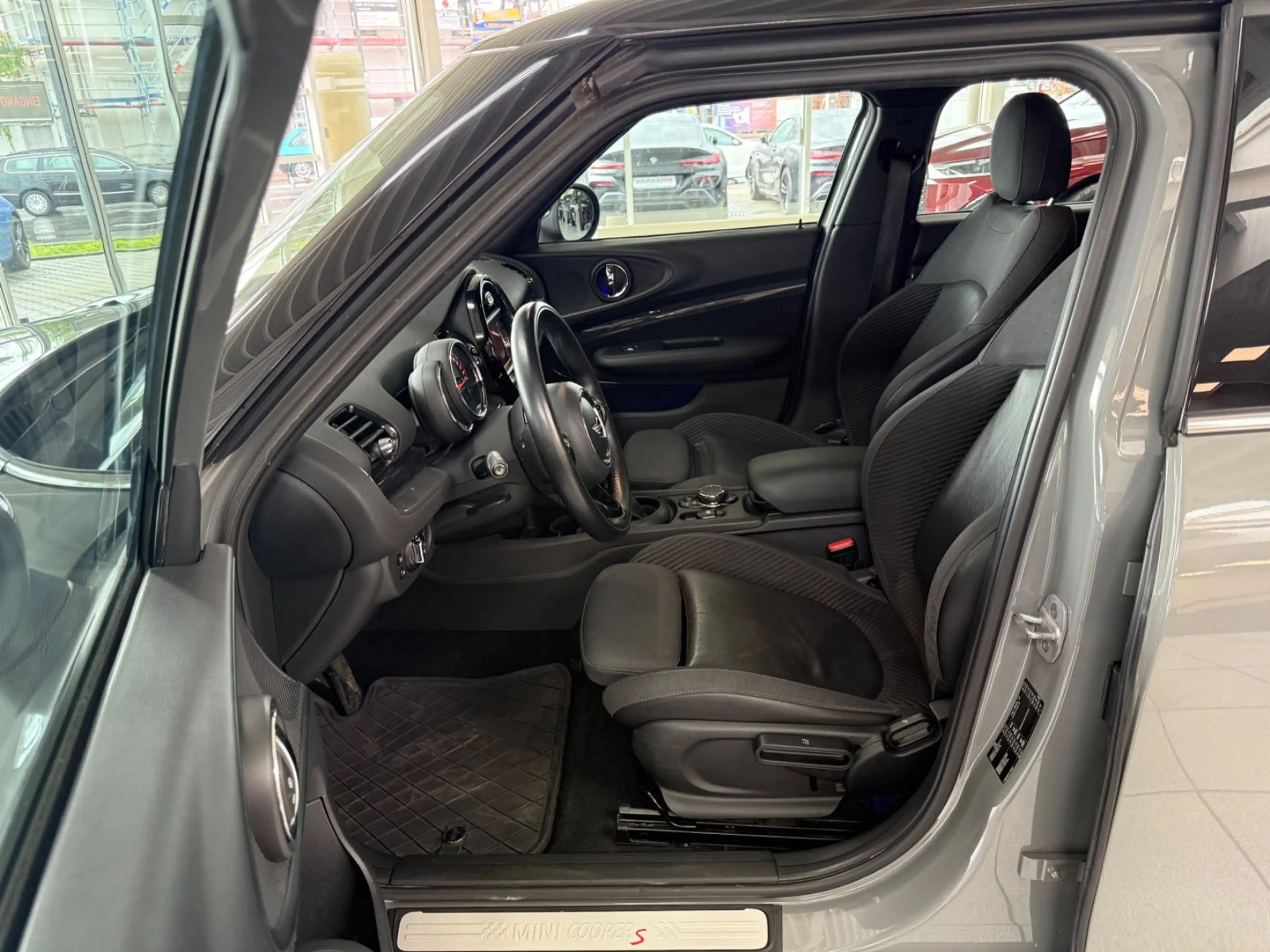 MINI Cooper S Clubman AUT./LED/NAVI/PDC V-H/KEYLESS — photo 10