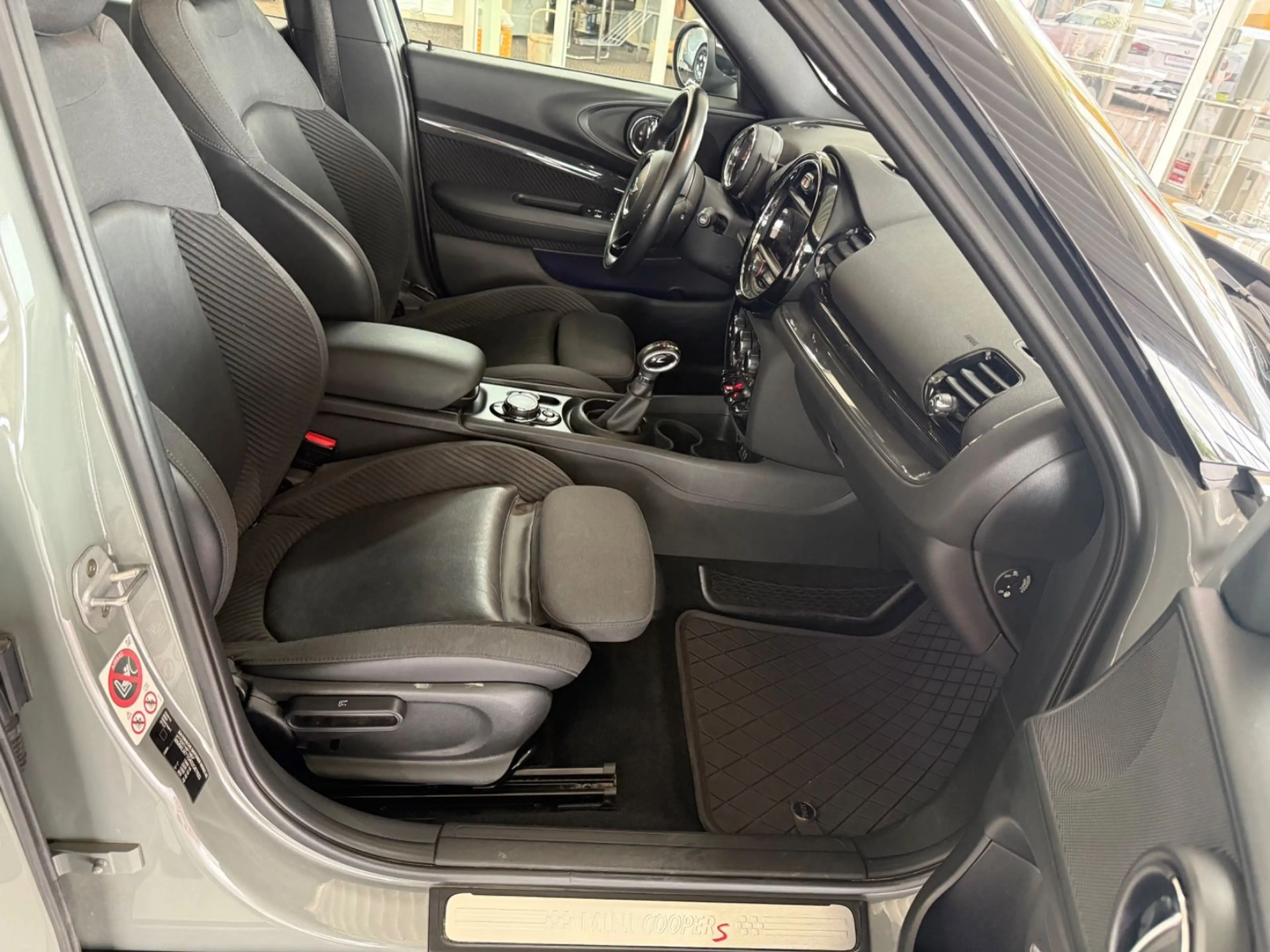 MINI Cooper S Clubman AUT./LED/NAVI/PDC V-H/KEYLESS — photo 7