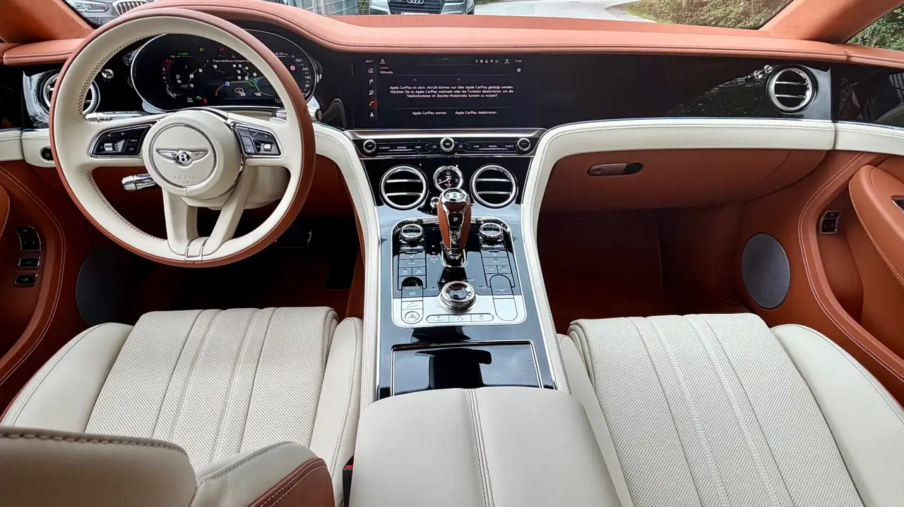 Bentley Continental 2026 — фото 12
