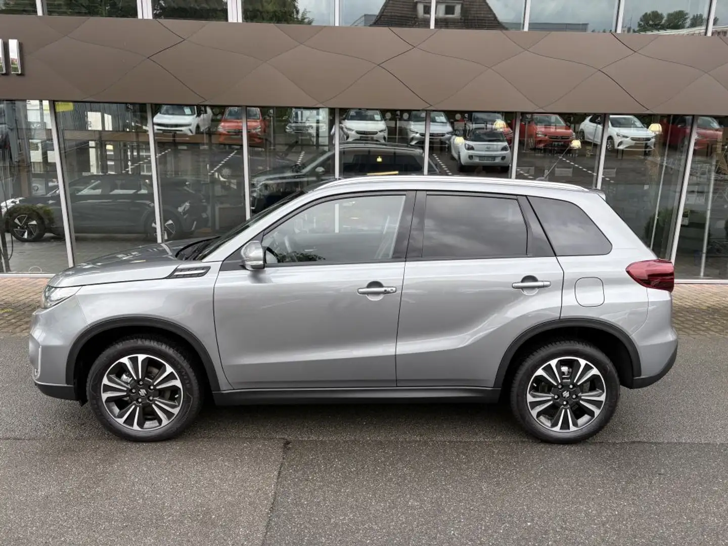 Suzuki Vitara 1.5 Dualjet Hybrid Allgrip AGS Comfort+ Grijs - 2