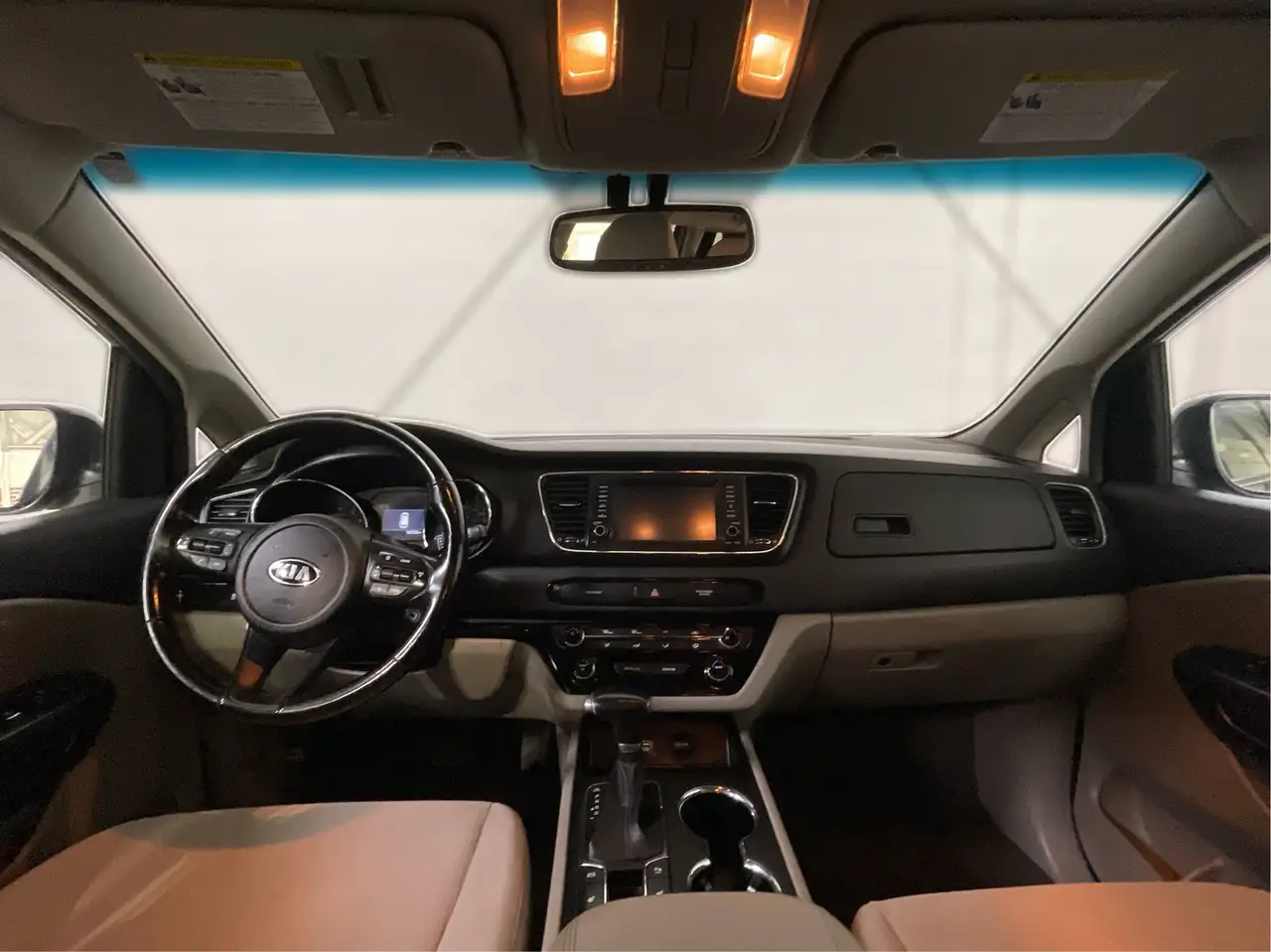Kia Sedona снимка Kia Sedona