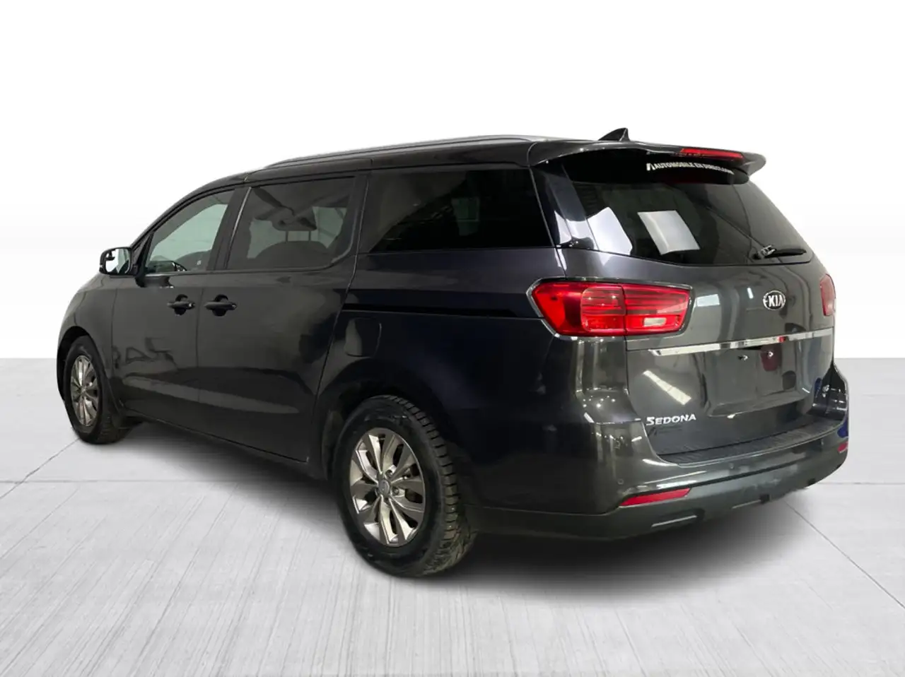 Kia Sedona снимка Kia Sedona