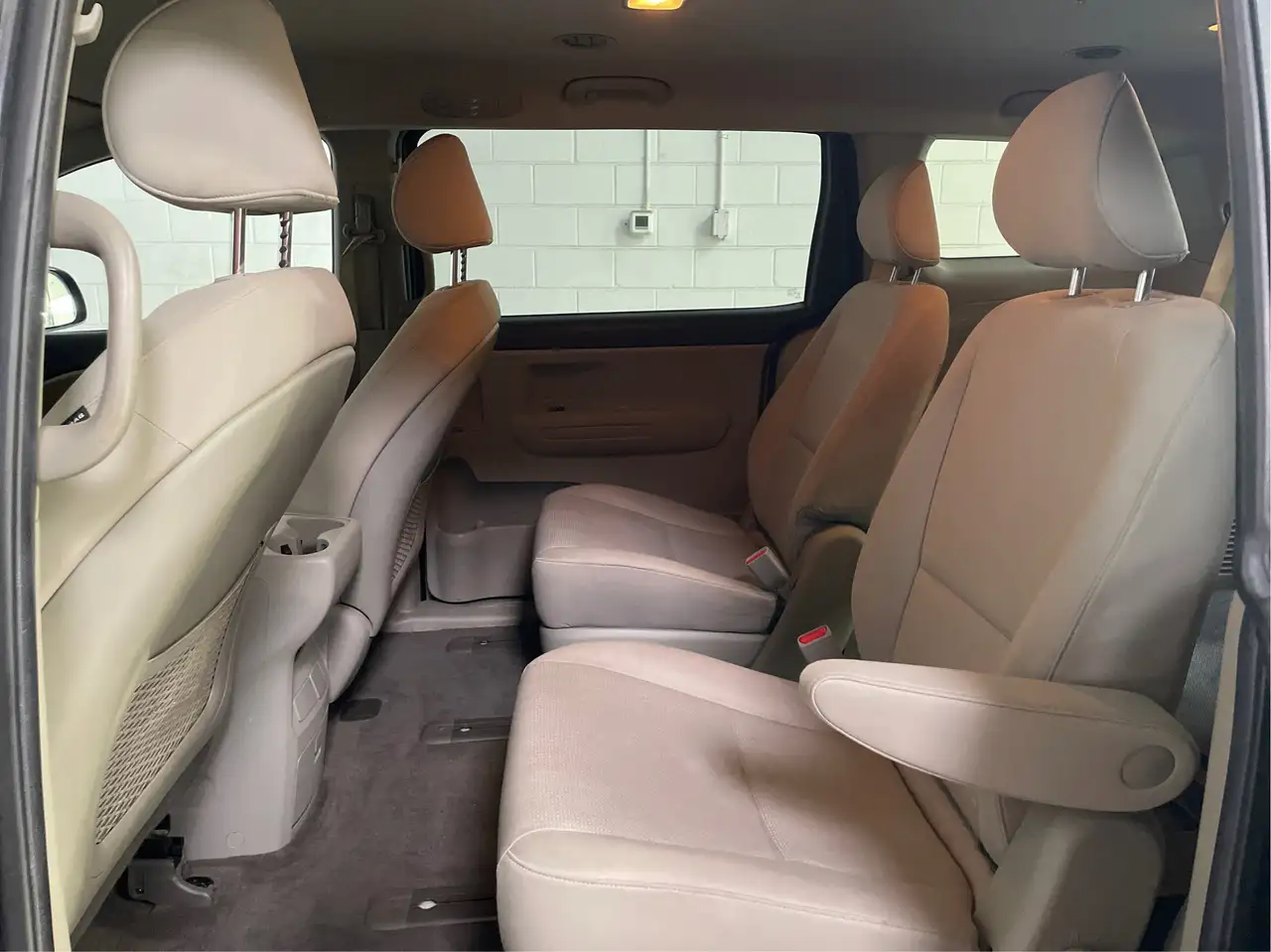Kia Sedona снимка Kia Sedona