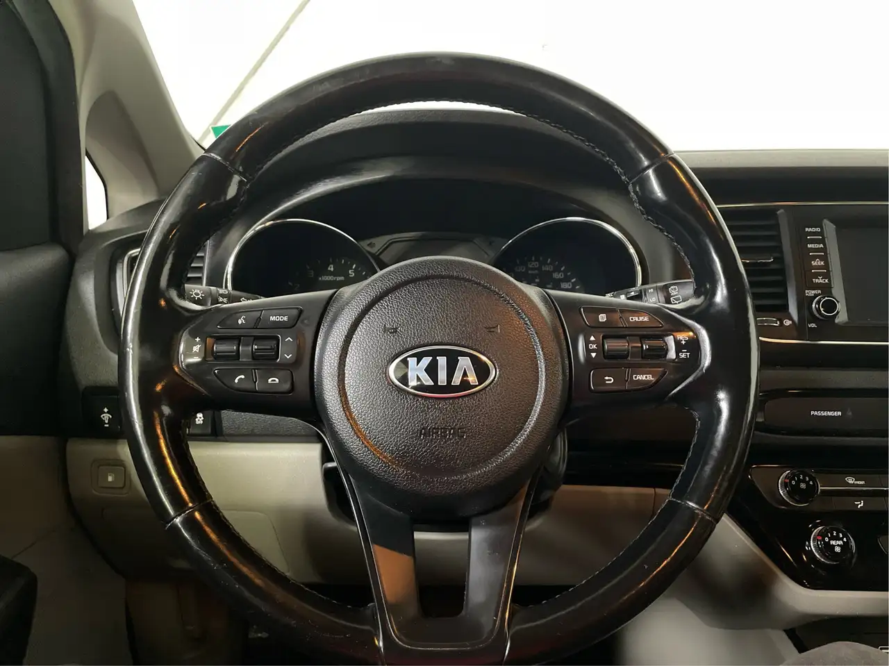 Kia Sedona снимка Kia Sedona