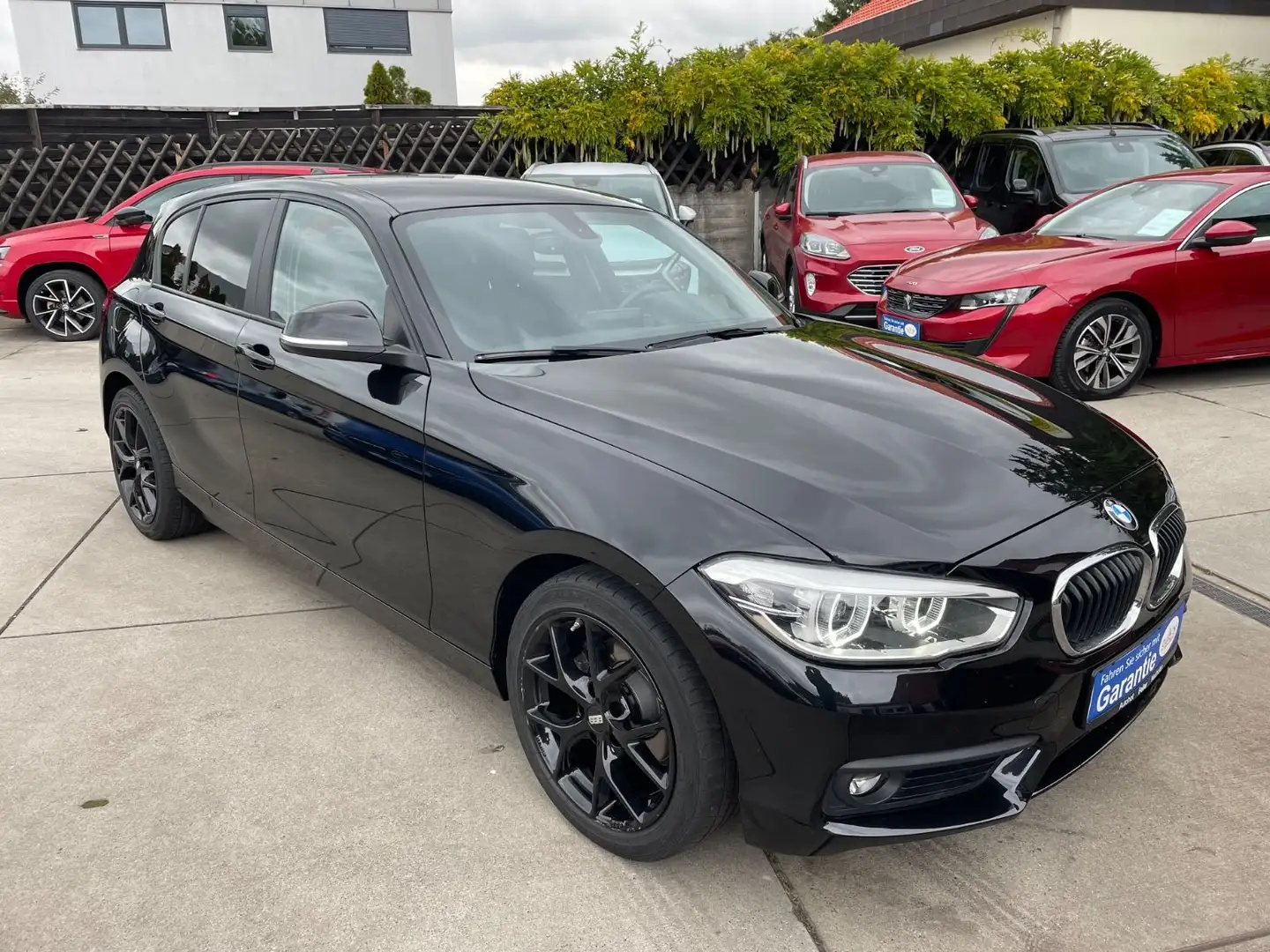 BMW 118 Baureihe 118i Lim./Automatik/Sitz-Heiz/AHK/PDC Noir - 1