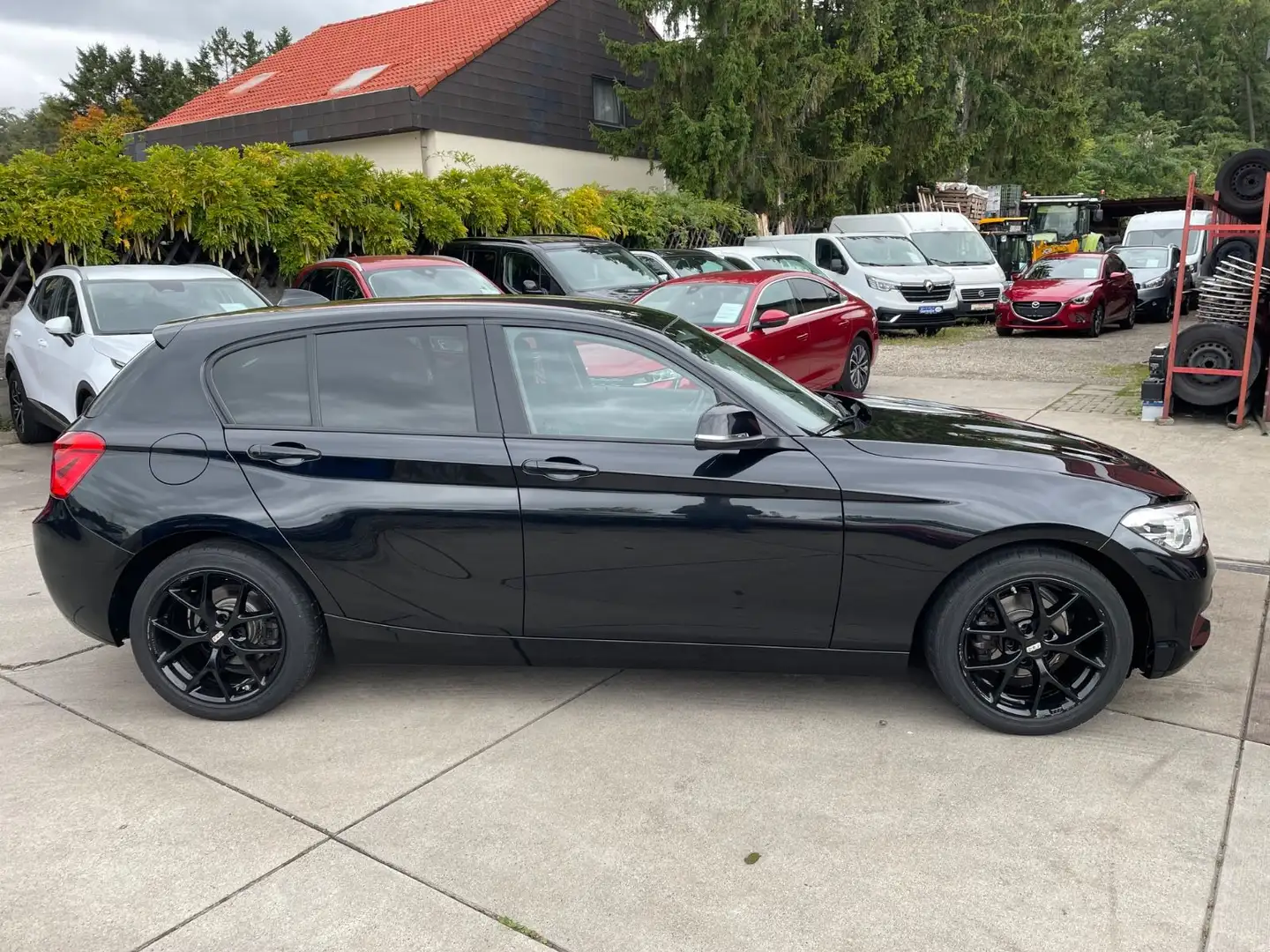 BMW 118 Baureihe 118i Lim./Automatik/Sitz-Heiz/AHK/PDC Noir - 2