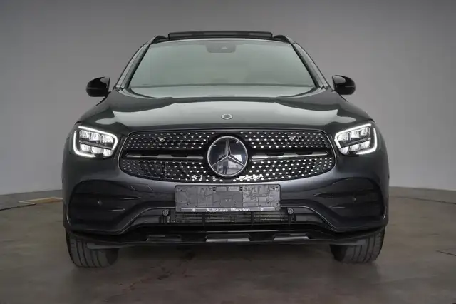 Mercedes-Benz 300 view 2
