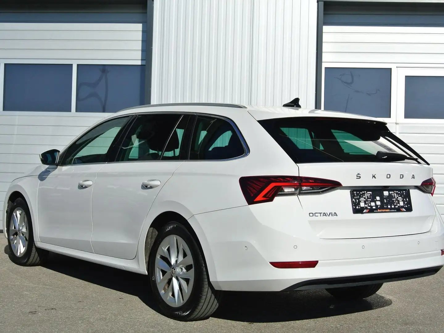 Skoda Octavia Kombi 2.0 TDI Style * LED-SW * virtual CP * KAMERA Weiß - 2