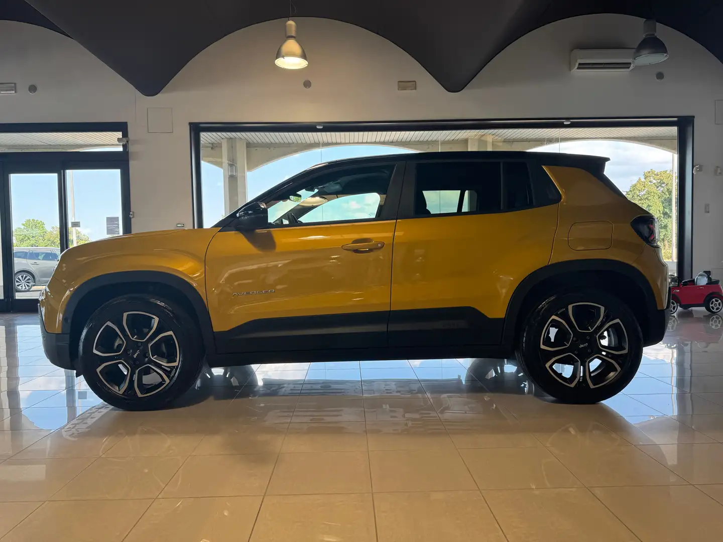 Jeep Avenger 1.2 Turbo Summit FWD 100CV PREZZO REALE 7.800 KM! Oro - 2