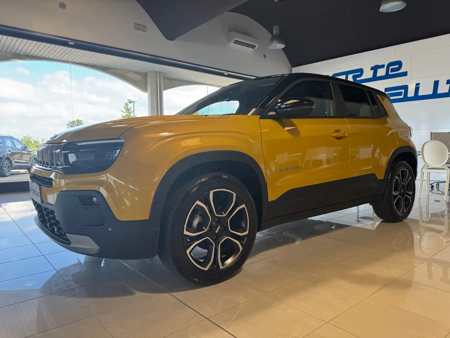 Jeep Avenger 1.2 Turbo Summit FWD 100CV PREZZO REALE 7.800 KM! Oro - 1