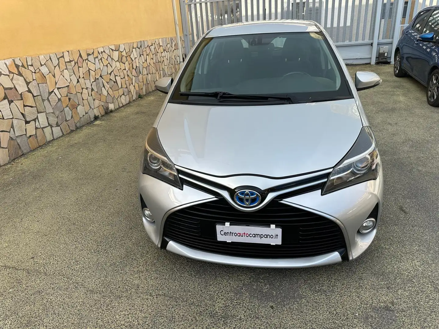 Toyota Yaris Yaris III 2015 5p 1.5h Active Argento - 1