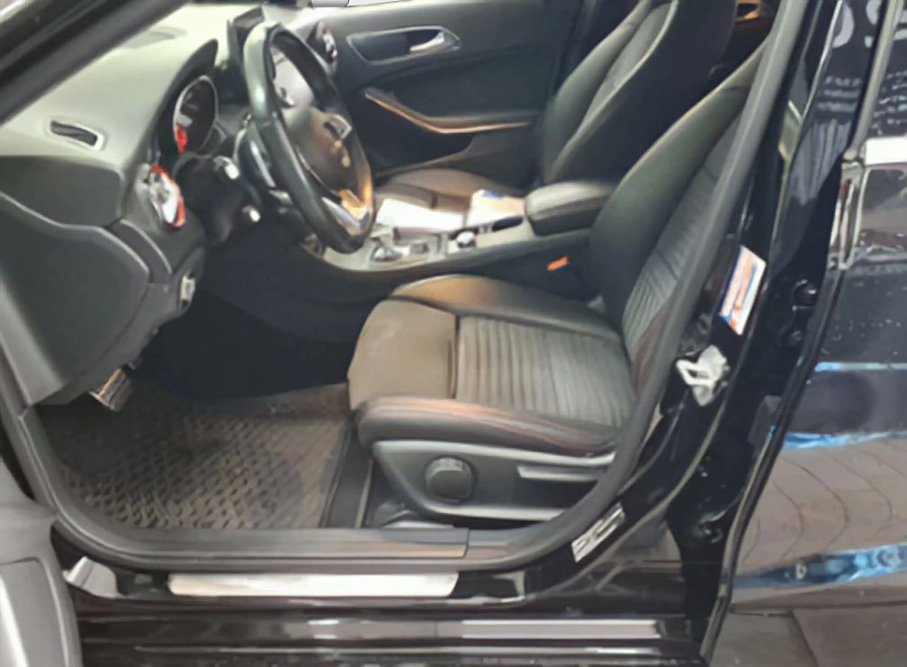 Mercedes-Benz A 45 AMG 4Matic*SAGA*PDC*LED*NAV*SHZ* — photo 3