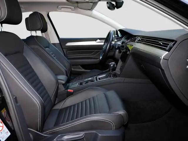 Volkswagen Passat view 9