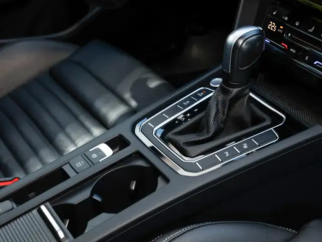 Volkswagen Passat view 11
