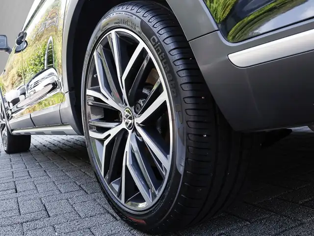 Volkswagen Passat view 7