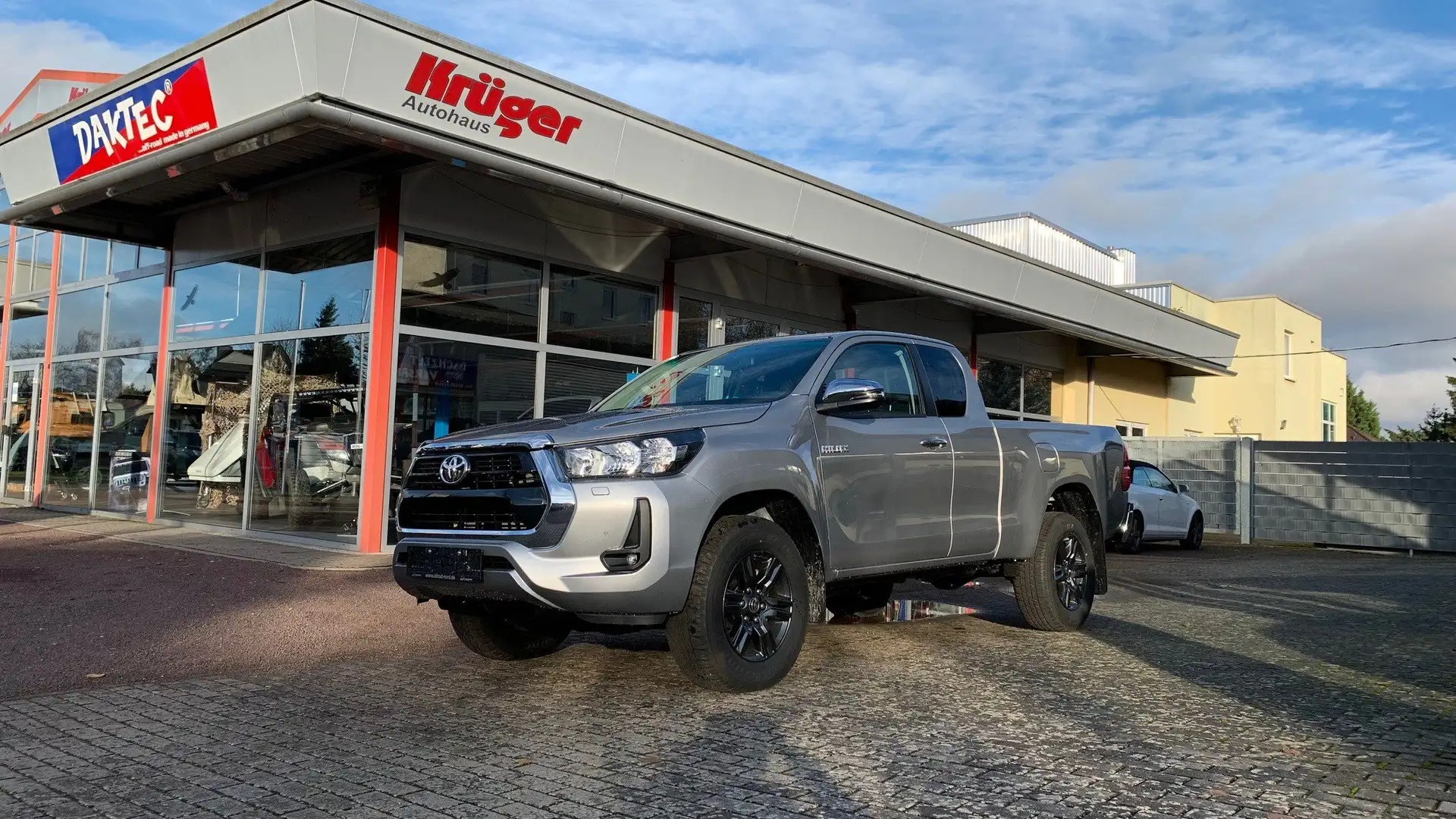 Toyota Hilux Extra Cab Comfort 4x4 siva - 1