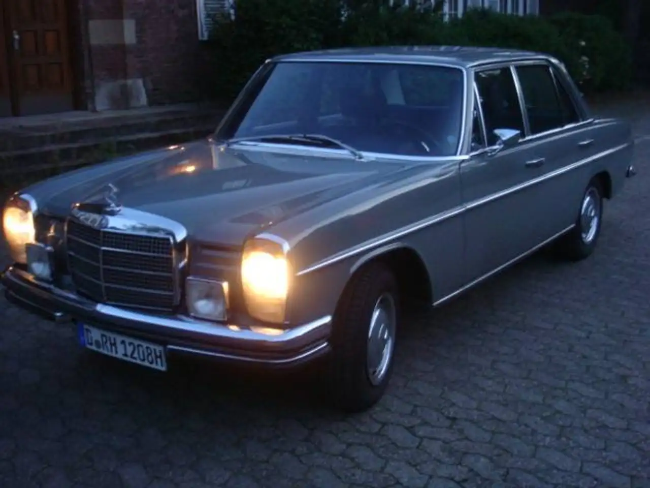 Mercedes-Benz 250 W 114 /8, foto 1