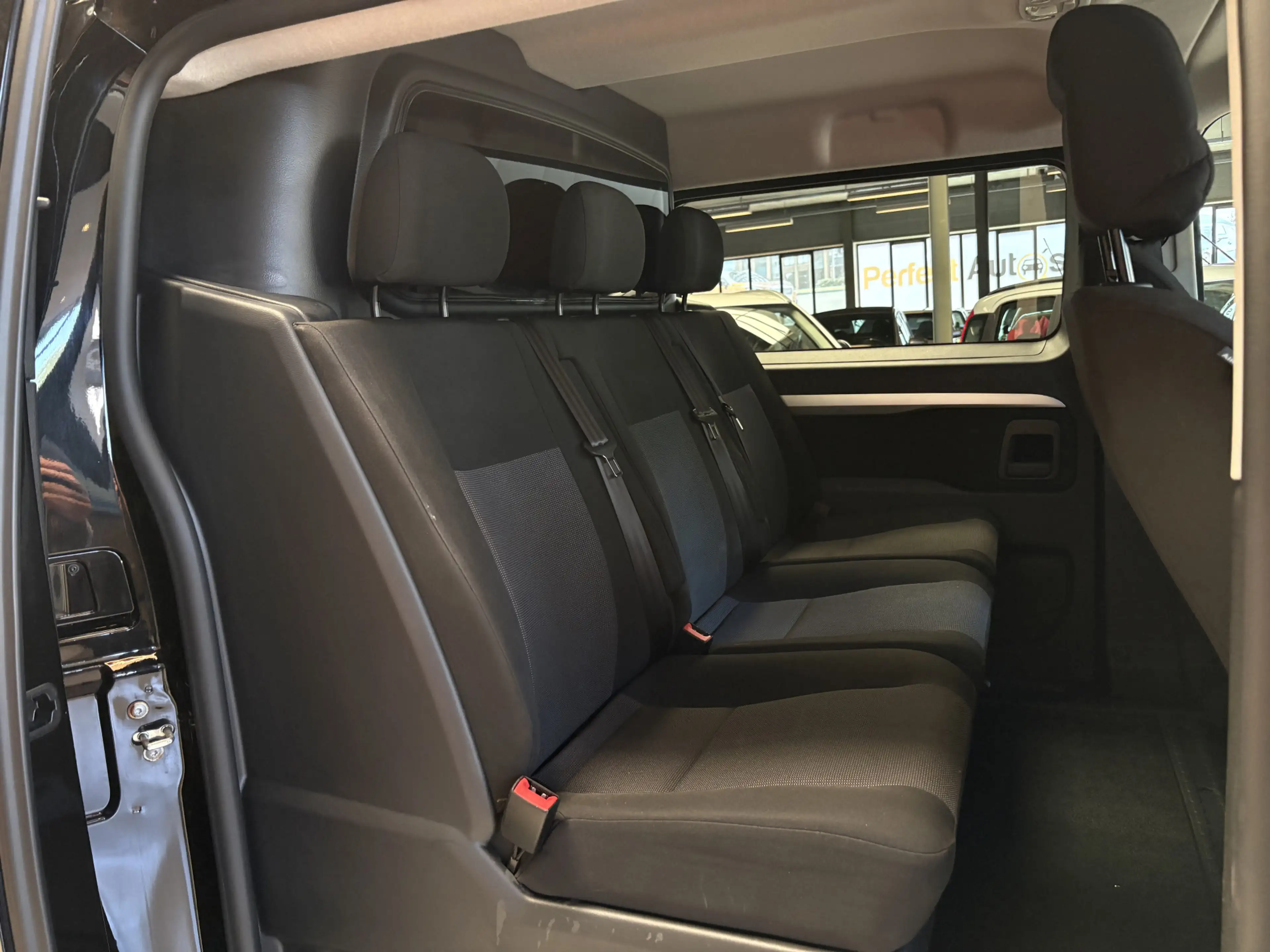 Peugeot Expert 2.0 BlueHDI 180 Long Asphalt DC Adapt. Cruise, Nav — photo 11