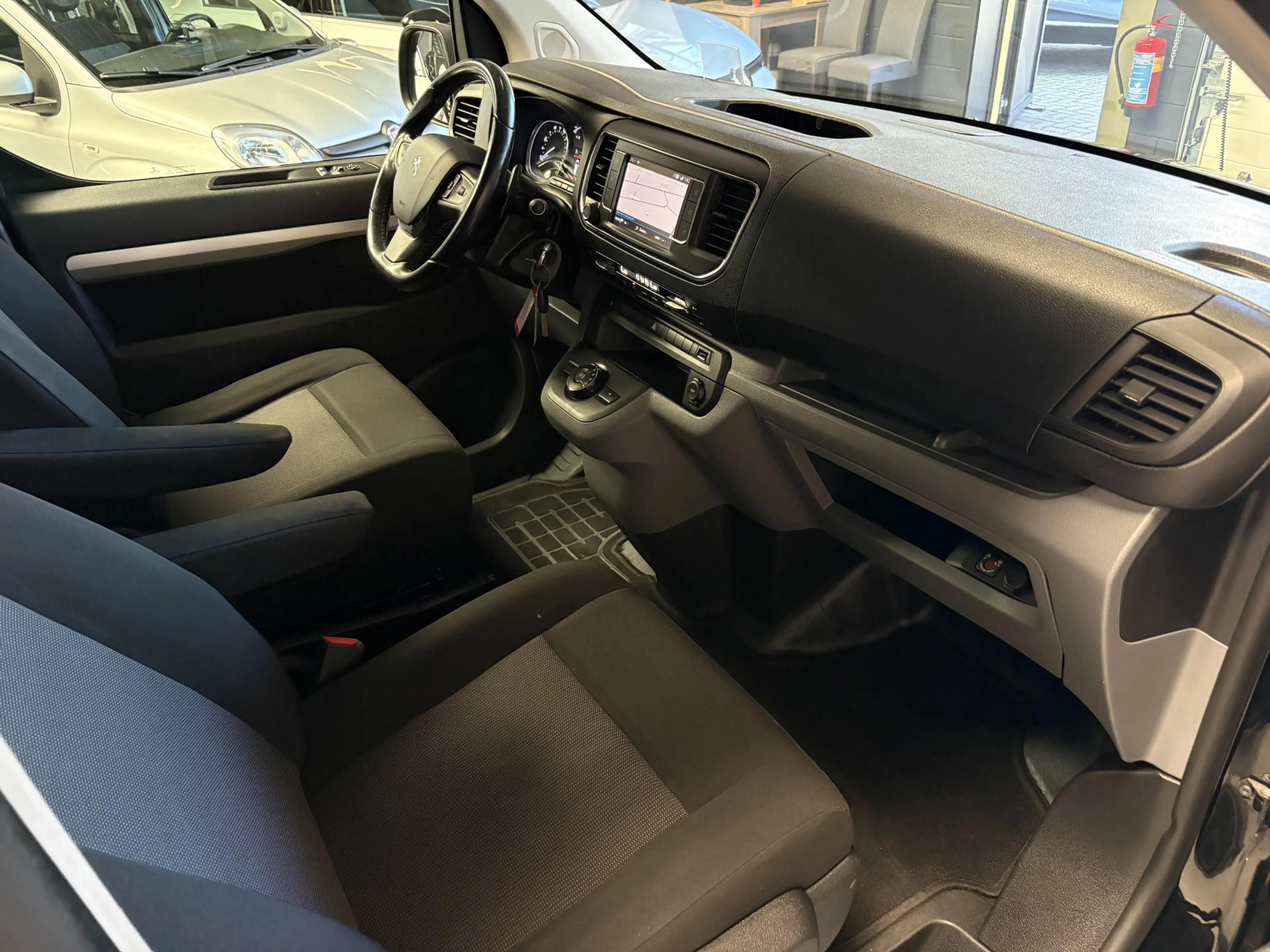 Peugeot Expert 2.0 BlueHDI 180 Long Asphalt DC Adapt. Cruise, Nav — photo 12