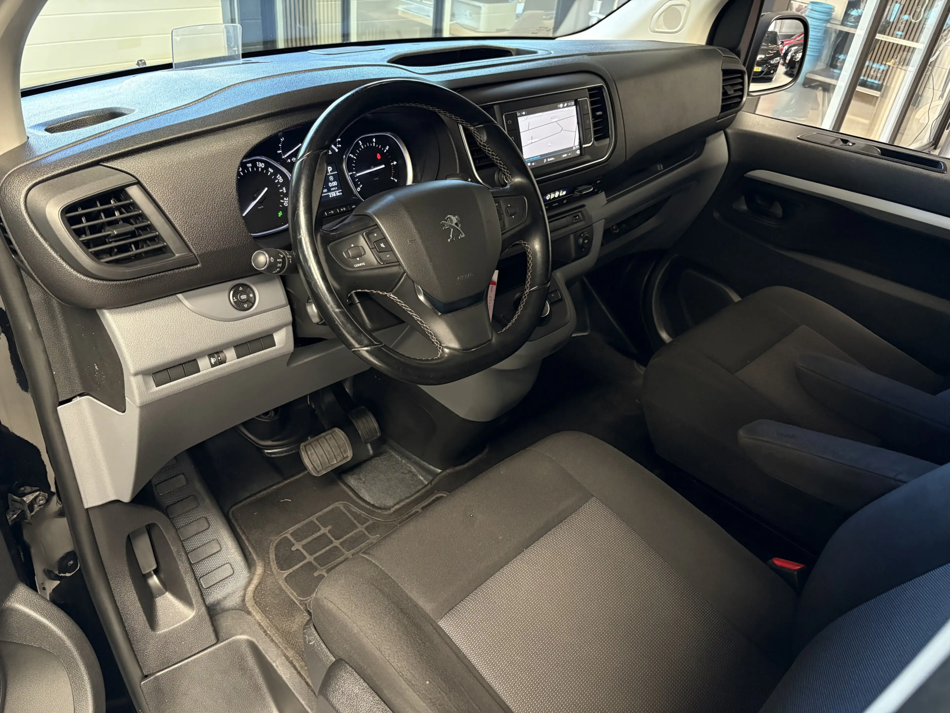 Peugeot Expert 2.0 BlueHDI 180 Long Asphalt DC Adapt. Cruise, Nav — photo 3