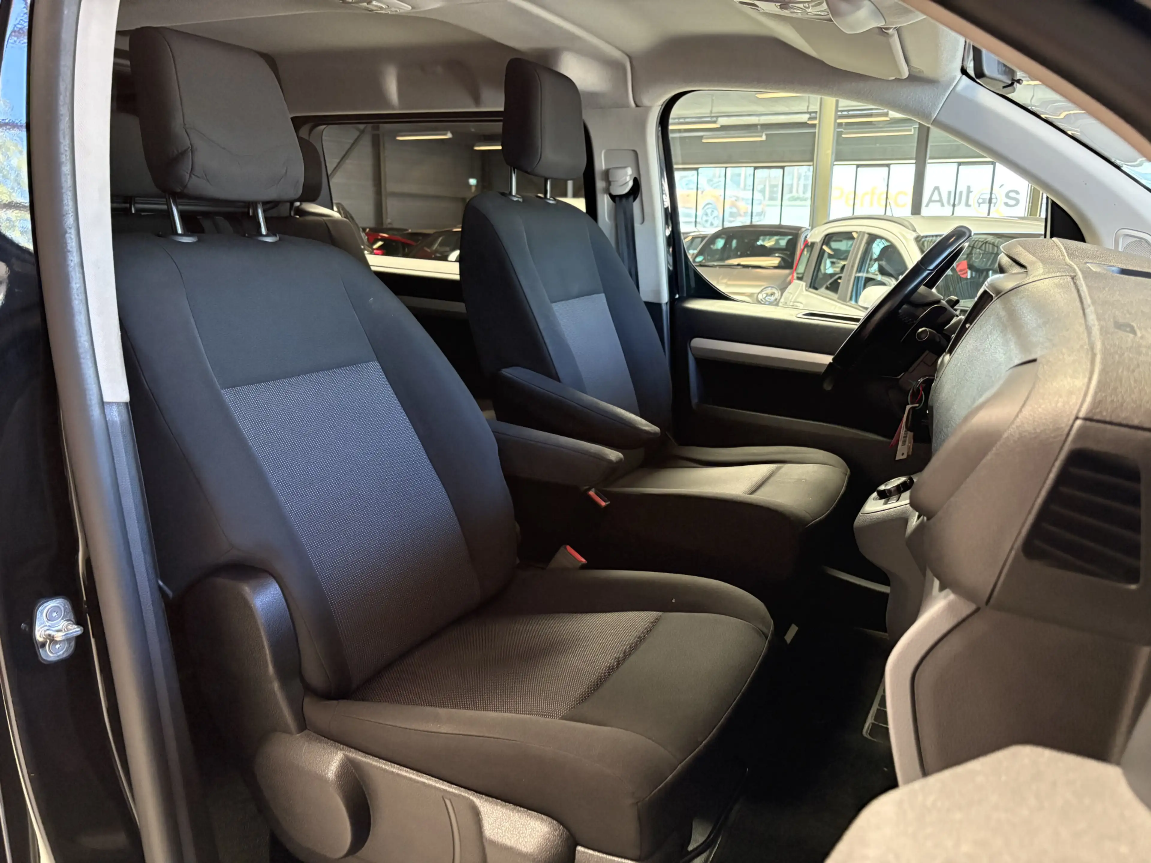 Peugeot Expert 2.0 BlueHDI 180 Long Asphalt DC Adapt. Cruise, Nav — photo 17
