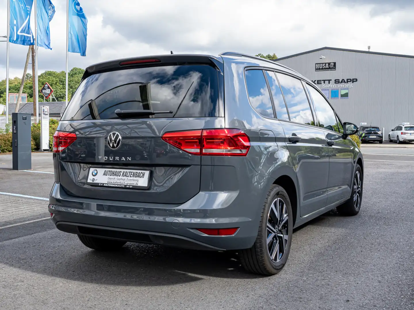 Volkswagen Touran 1.5 TSI Comfortline PANO AHK STANDHZ Gris - 2