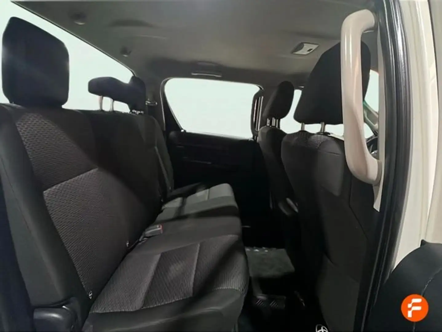 Toyota Hilux DC 2.4D 150 GX PLUS Blanco - 2