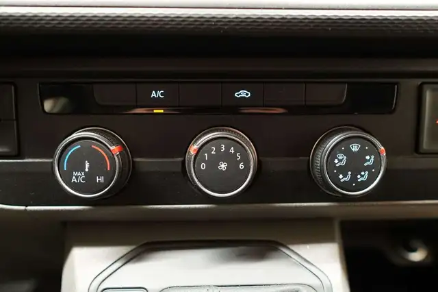 Volkswagen Transporter view 26