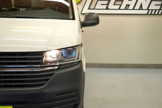 Volkswagen Transporter view 10