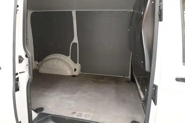Volkswagen Transporter view 18