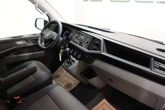 Volkswagen Transporter view 19