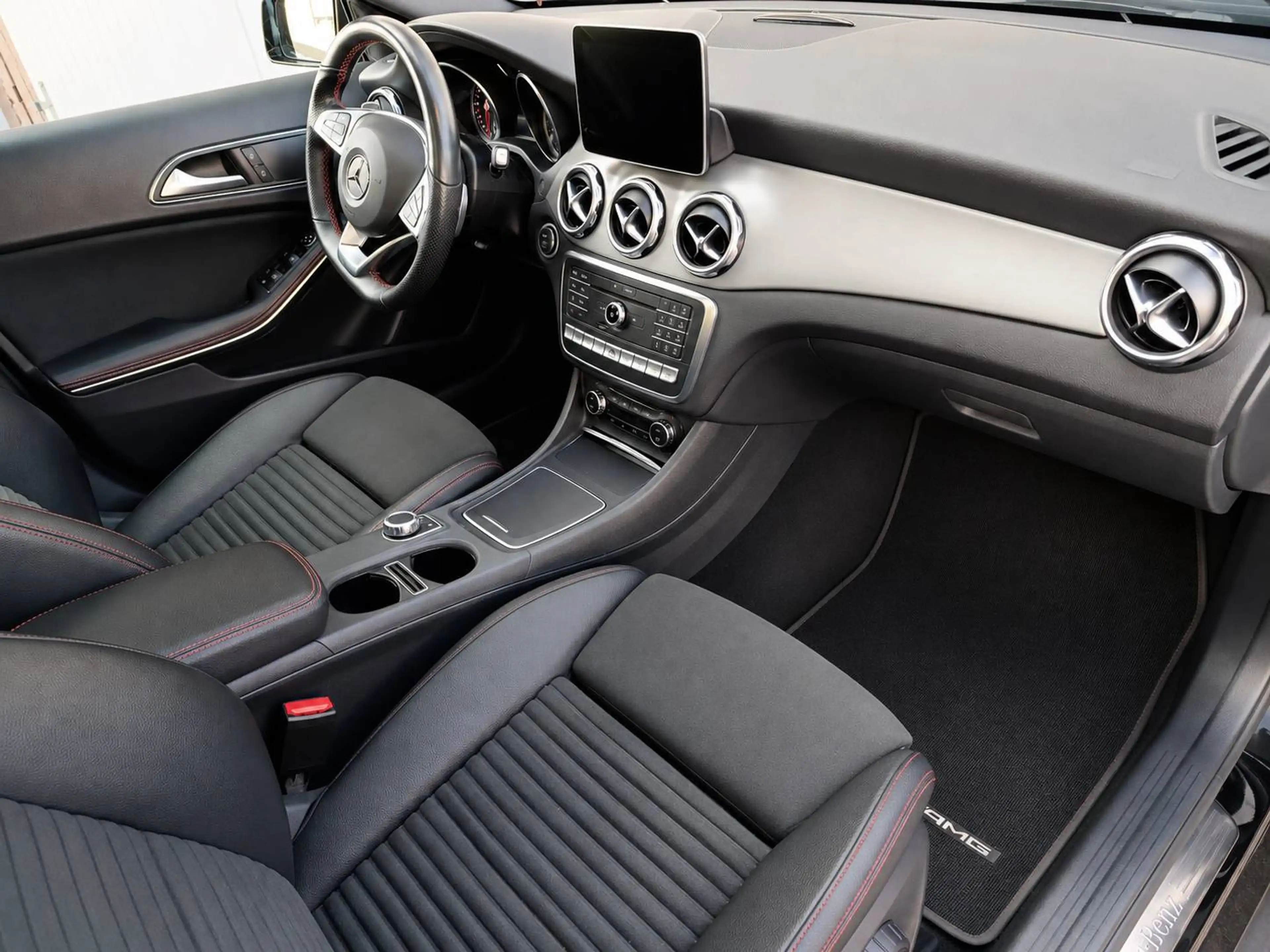 Mercedes-Benz GLA 250 GLA 250 4Matic — photo 13