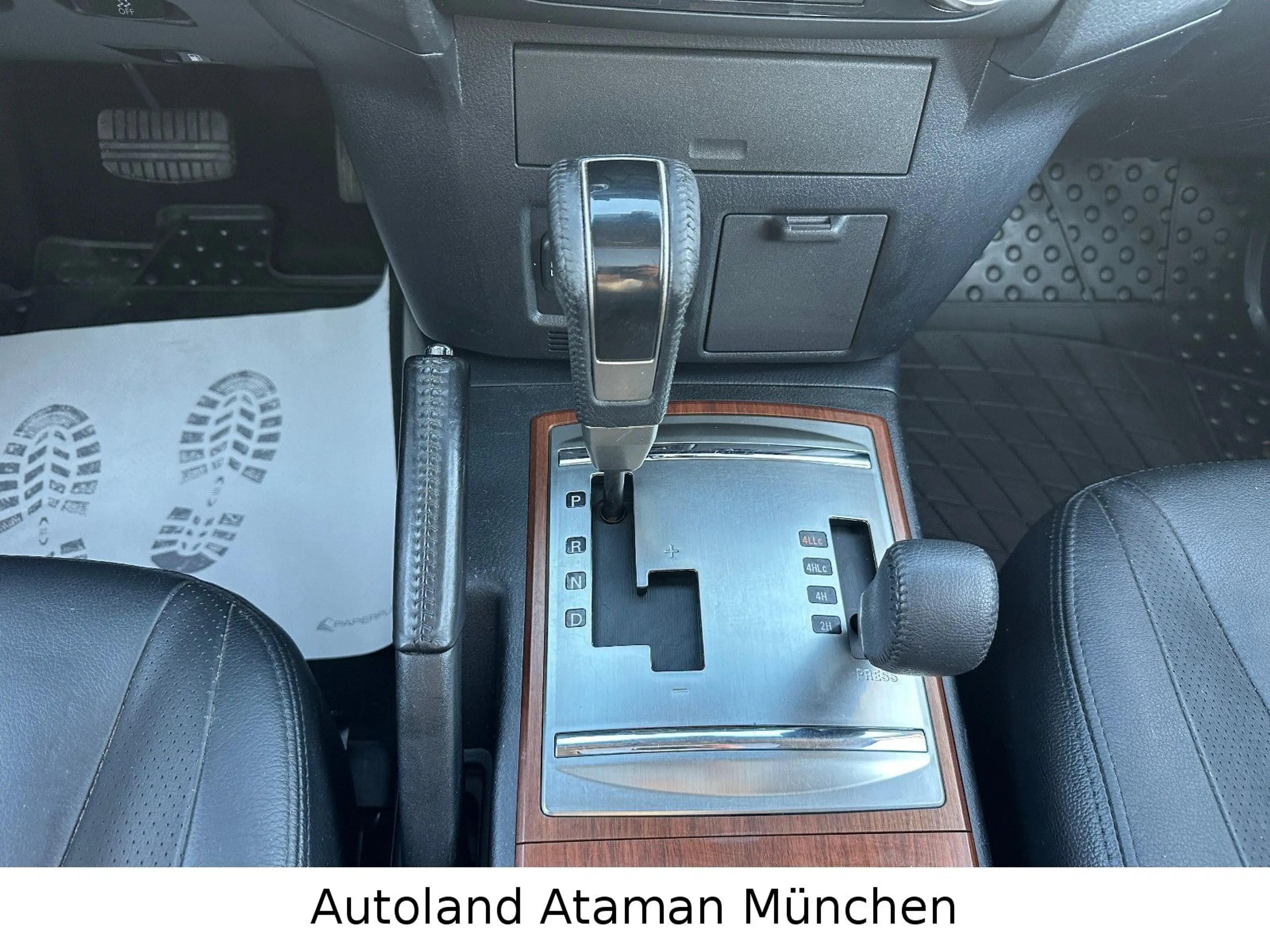 Mitsubishi Pajero 3.2 DI-D *Instyle* Auto. 7-Sitz/Pano/Lede — photo 15