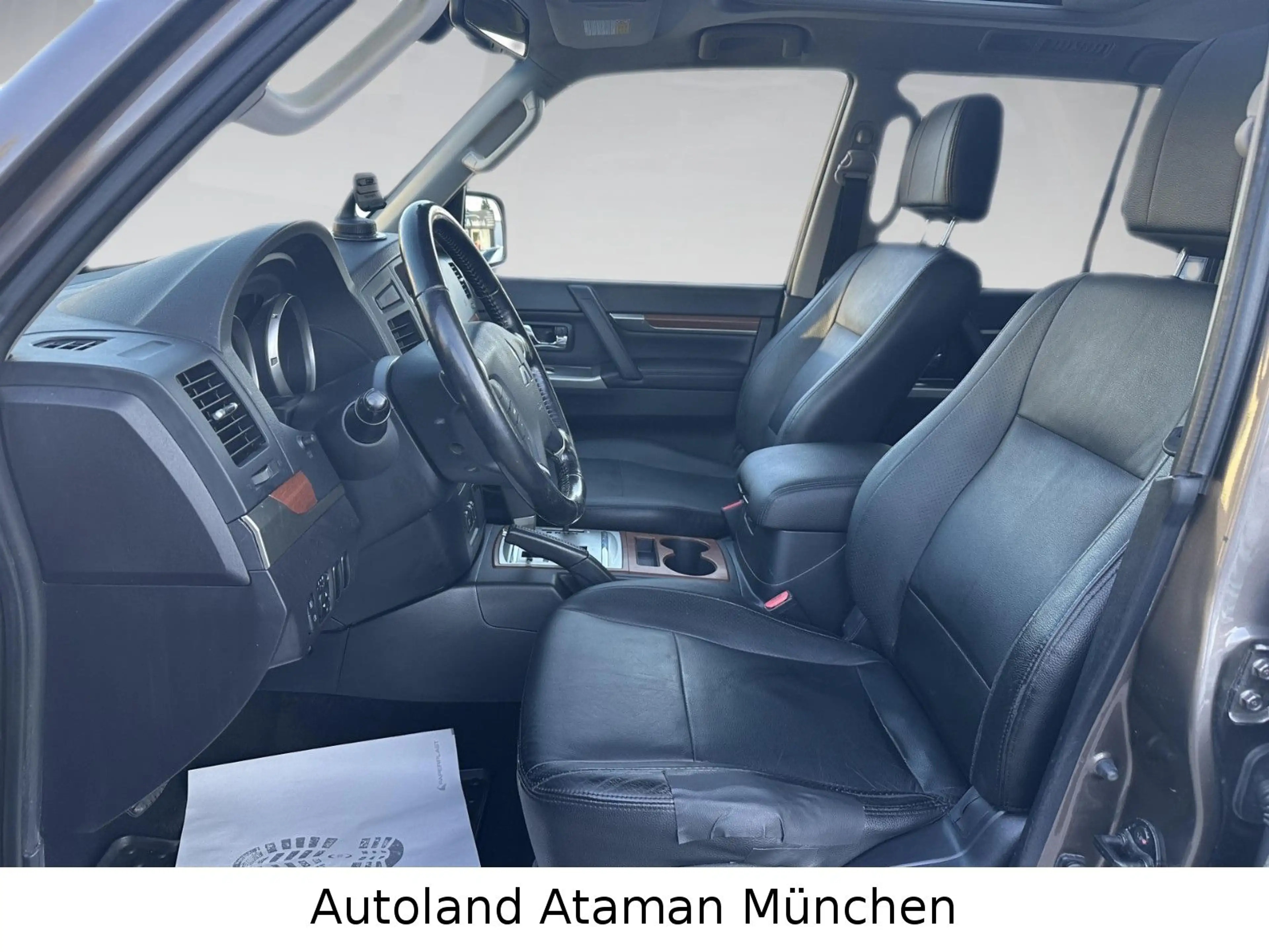 Mitsubishi Pajero 3.2 DI-D *Instyle* Auto. 7-Sitz/Pano/Lede — photo 3