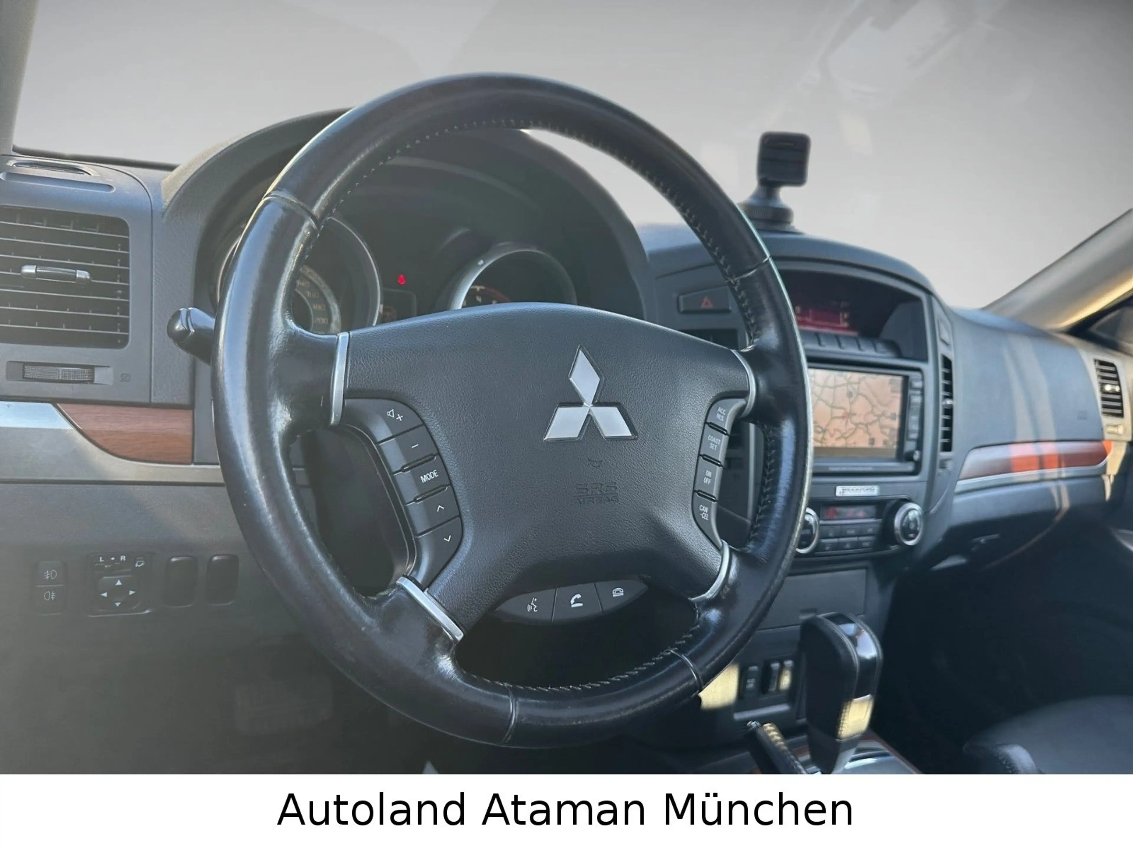 Mitsubishi Pajero 3.2 DI-D *Instyle* Auto. 7-Sitz/Pano/Lede — photo 5