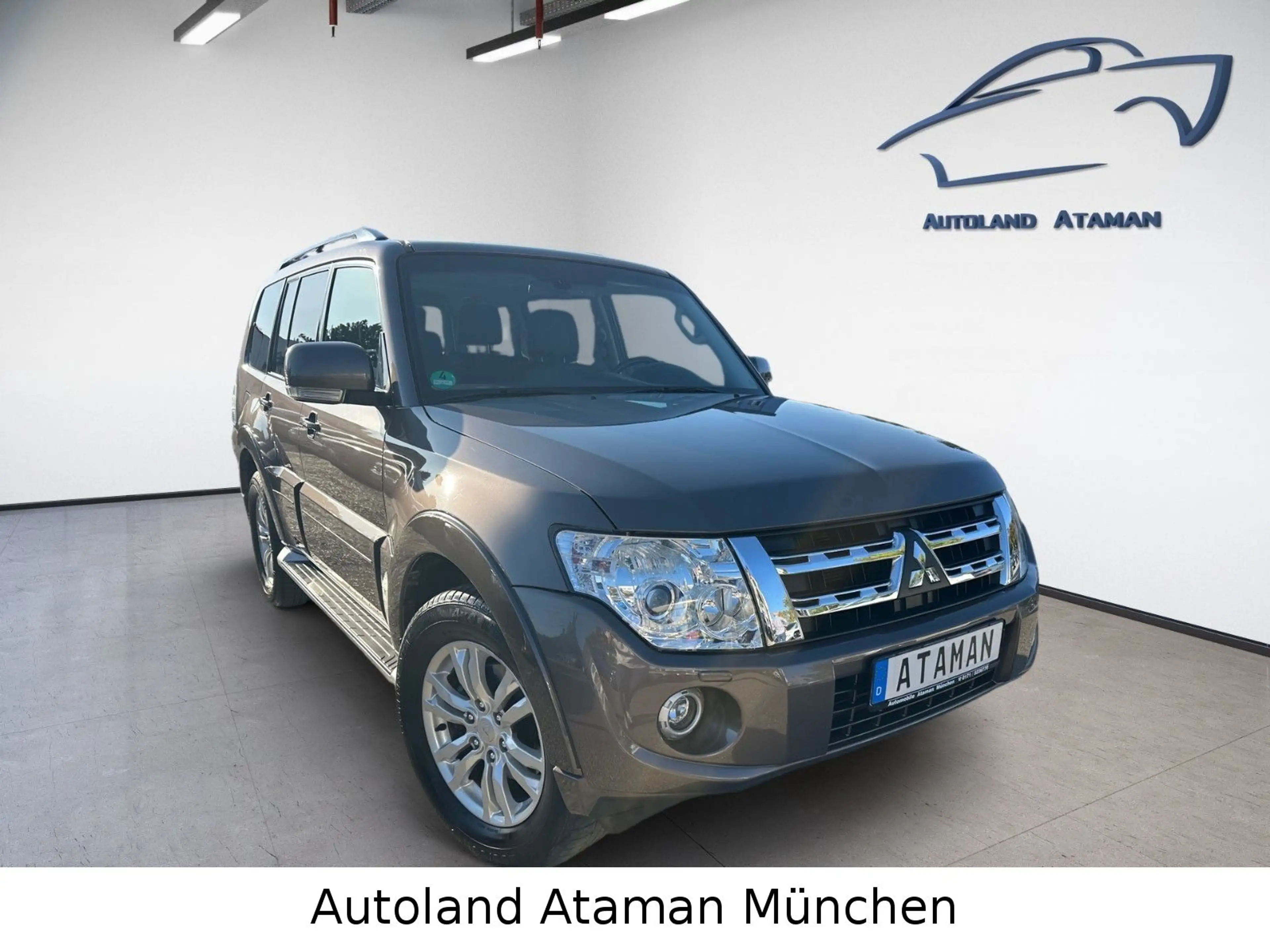 Mitsubishi Pajero 3.2 DI-D *Instyle* Auto. 7-Sitz/Pano/Lede — photo 6