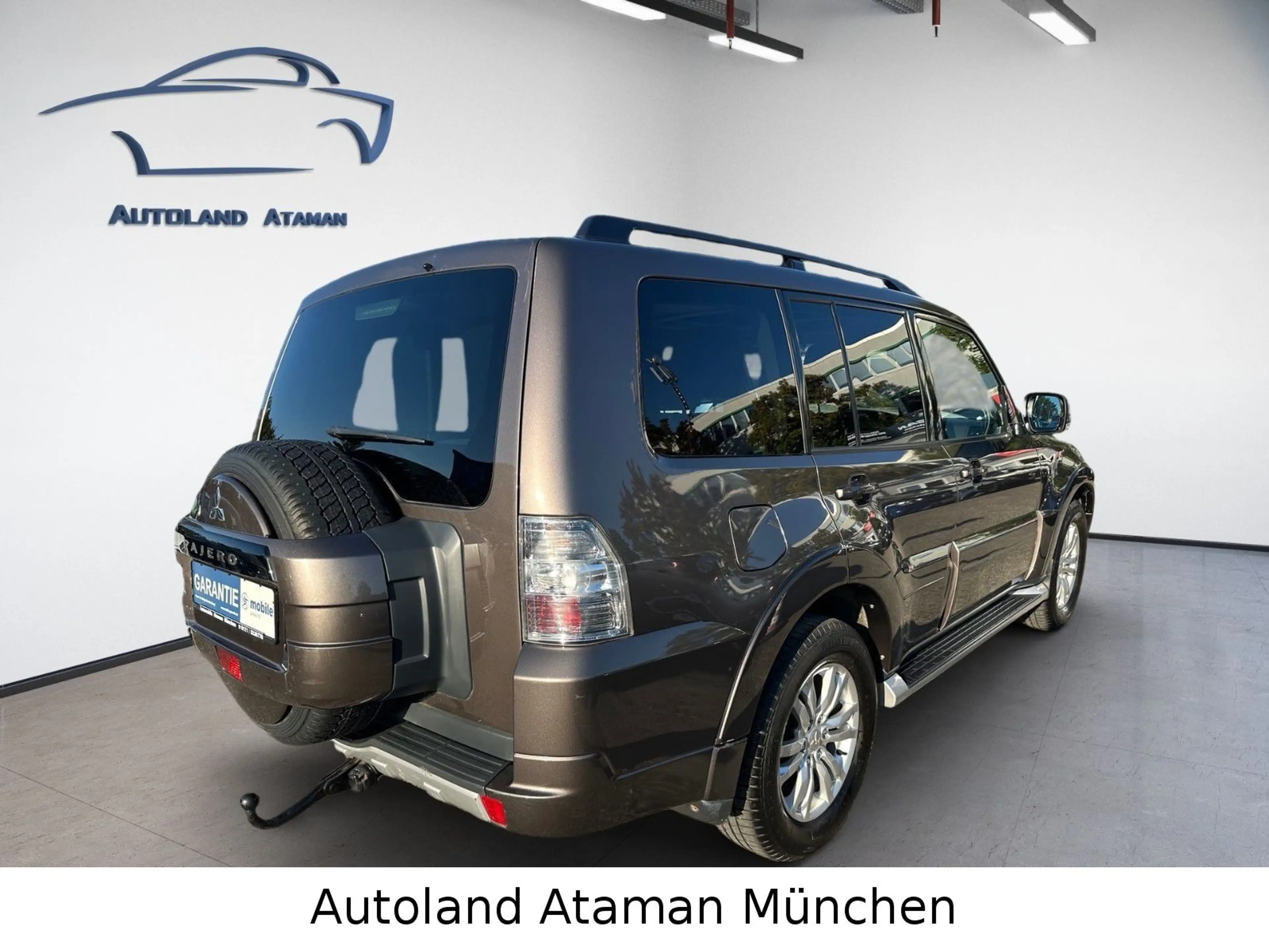 Mitsubishi Pajero 3.2 DI-D *Instyle* Auto. 7-Sitz/Pano/Lede — photo 13