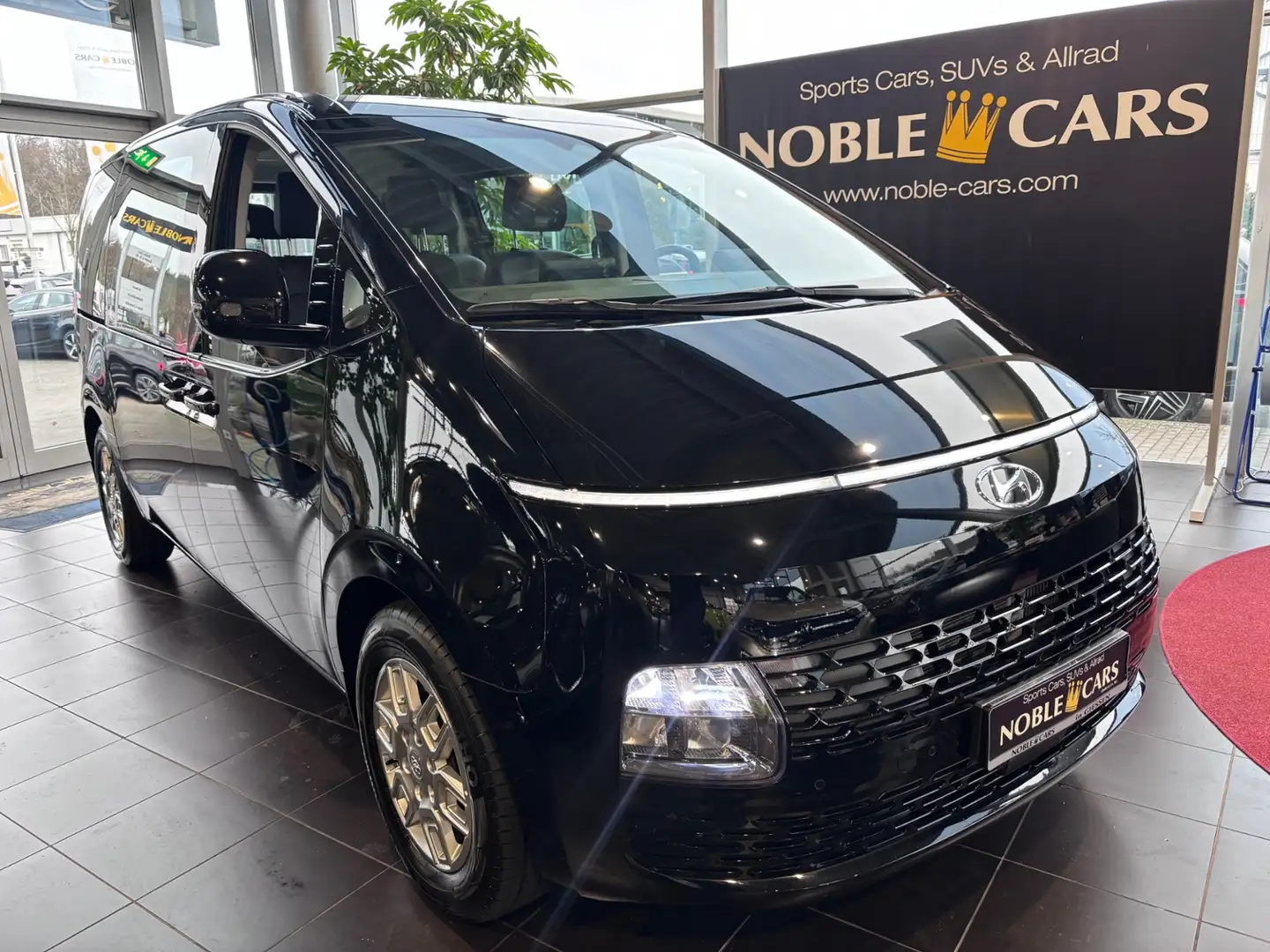 Hyundai STARIA Trend 2WD 9 Sitzer SHZ LED NAVI ALU Noir - 1